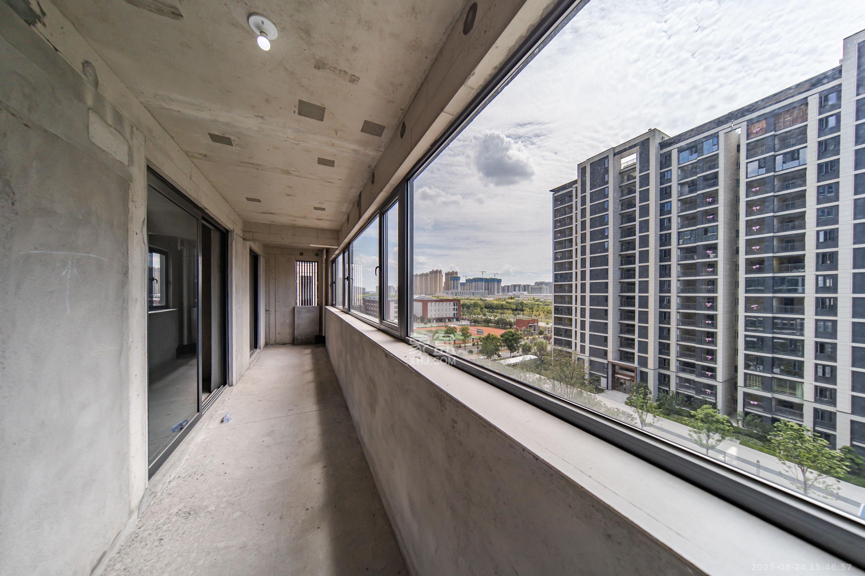 中建钰山湖  4室2厅3卫    290.0万 中建钰山湖  4室2厅3卫    290.0万阳台