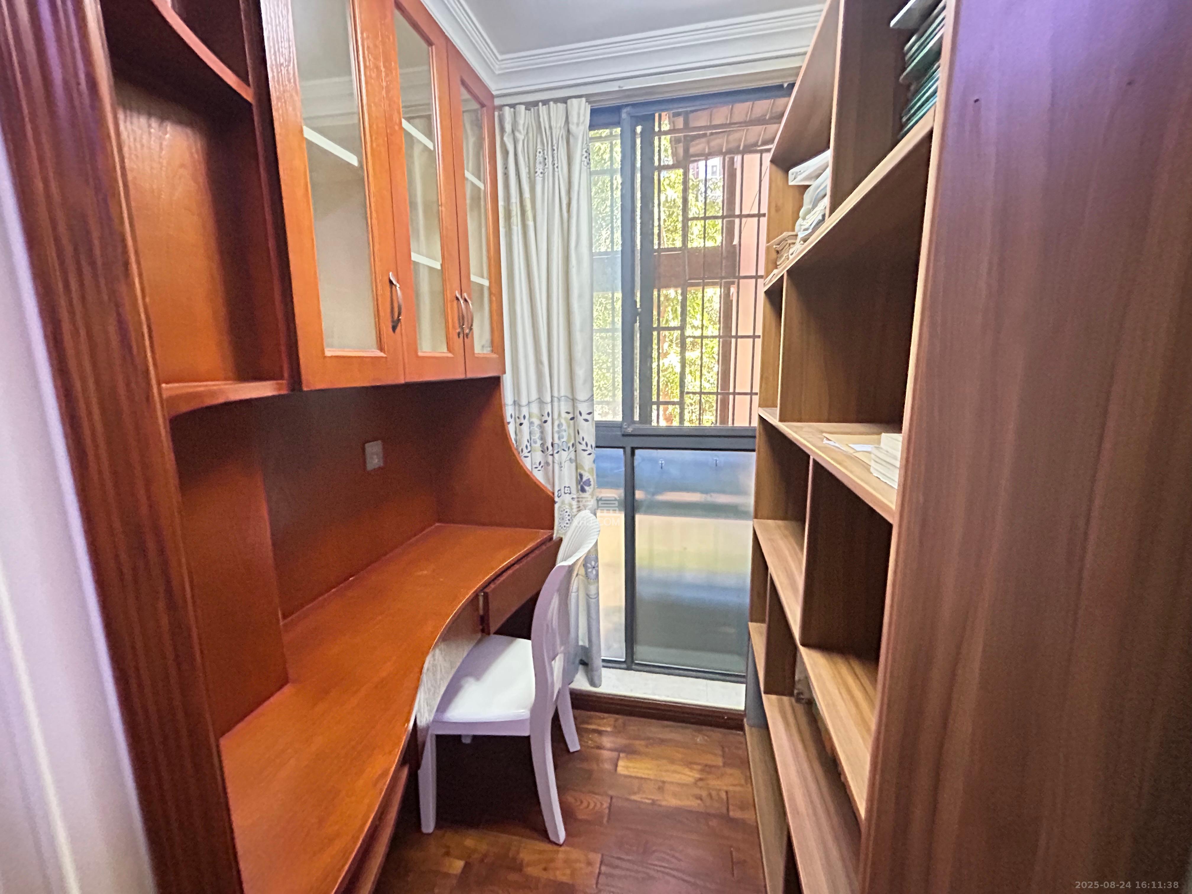 怡海星城  1室2厅1卫    1600.0元/月室内图