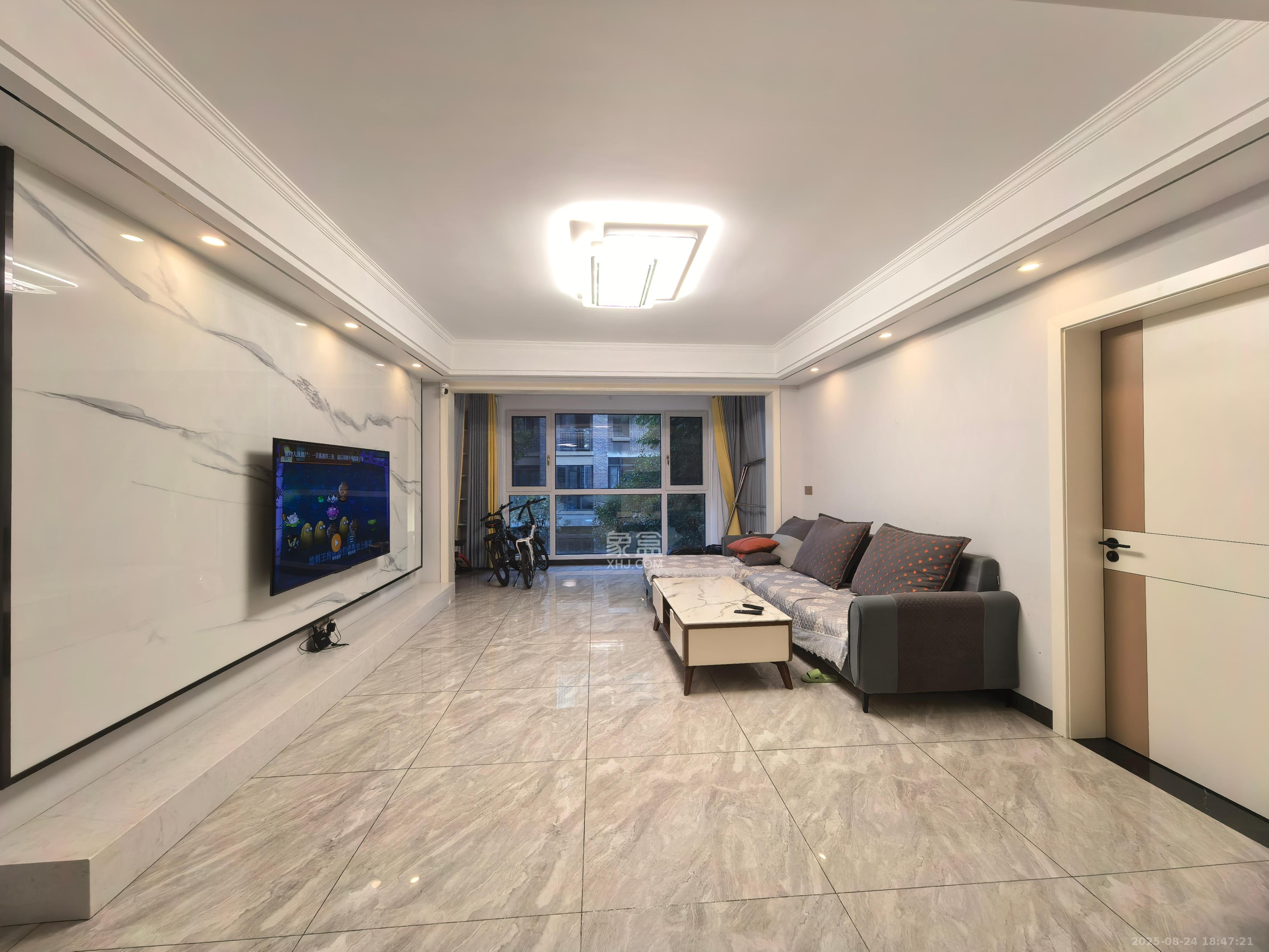 星湖湾二期洋房 4室2厅2卫 4000.0元/月 星湖湾二期洋房 4室2厅2卫 4000.0元/月室内图