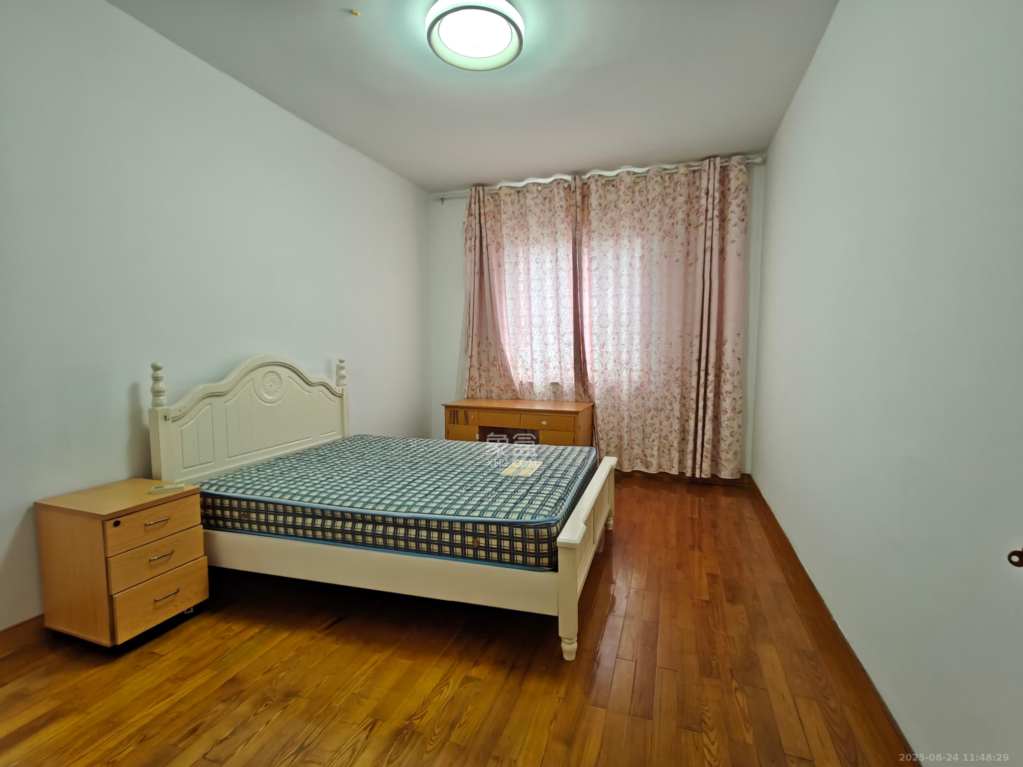 华天大酒店宿舍楼 3室1厅1卫 2800.0元/月 华天大酒店宿舍楼 3室1厅1卫 2800.0元/月室内图