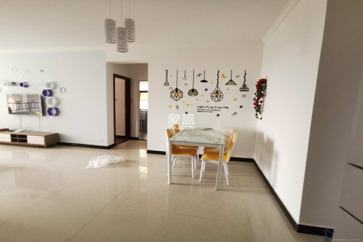 阳光城尚东湾青云苑 3室2厅2卫 2500.0元/月 阳光城尚东湾青云苑 3室2厅2卫 2500.0元/月室内图