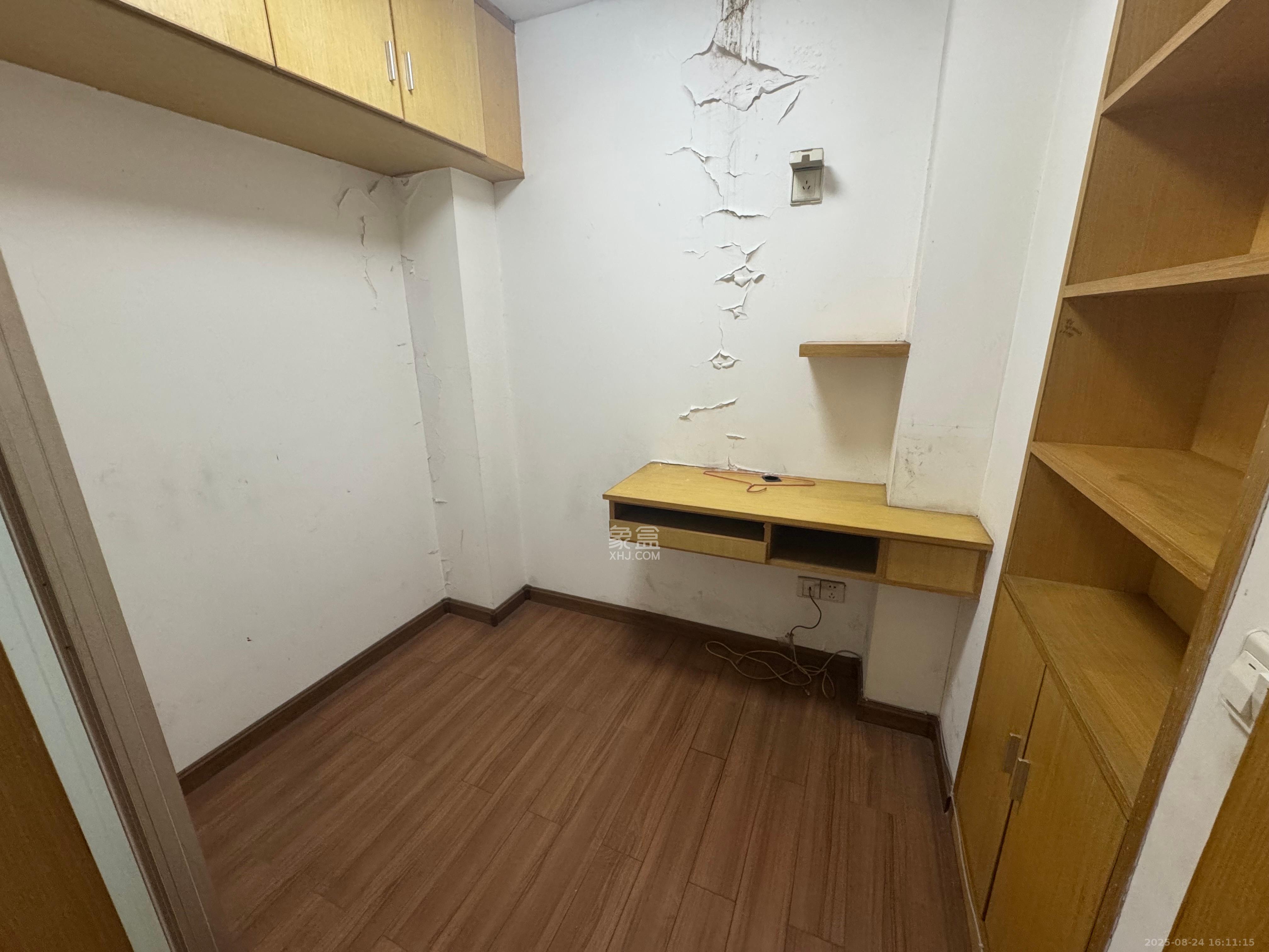 鄱阳小区  1室2厅1卫    1400.0元/月 鄱阳小区  1室2厅1卫    1400.0元/月室内图