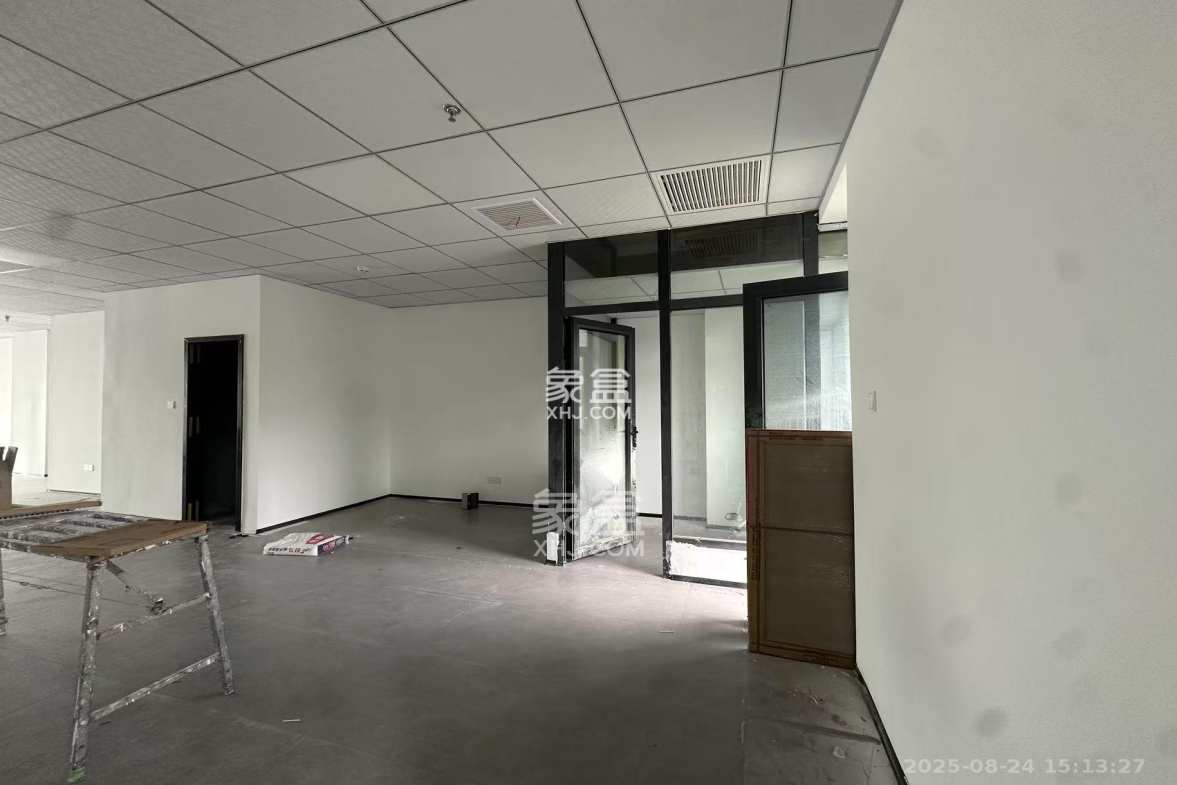 湘江颂  1室1厅1卫    8800.0元/月 湘江颂  1室1厅1卫    8800.0元/月室内图