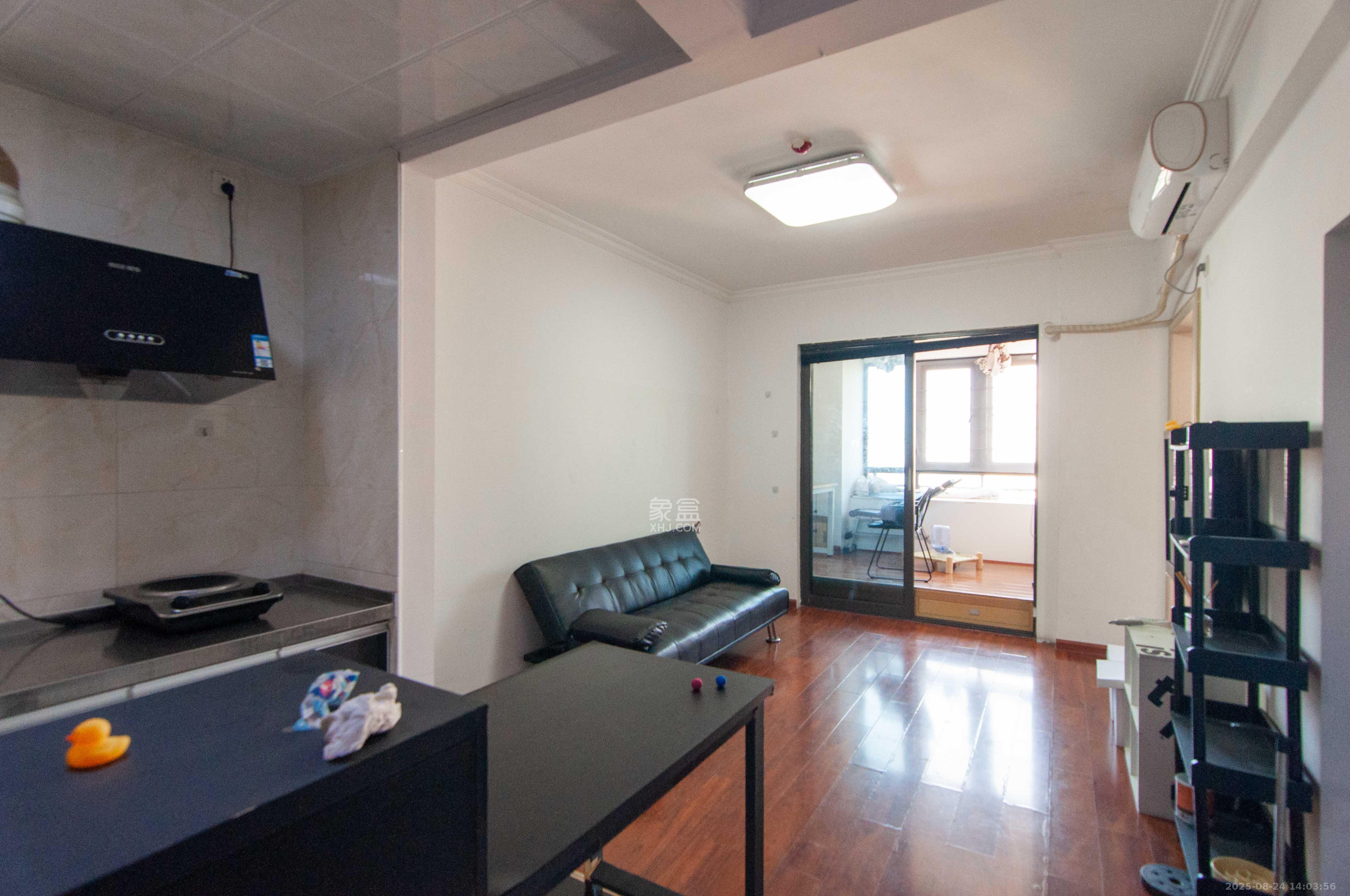 中一九骏（枫桥苑）  1室1厅1卫    48.0万客厅