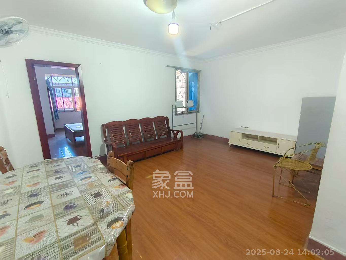 长郡花园  2室1厅1卫    2000.0元/月 长郡花园  2室1厅1卫    2000.0元/月室内图