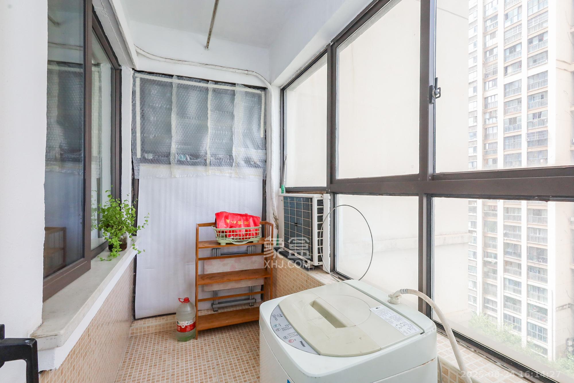 旭辉藏郡(藏郡、旭湘华府) 2室2厅1卫 198.0万 旭辉藏郡(藏郡、旭湘华府) 2室2厅1卫 198.0万阳台