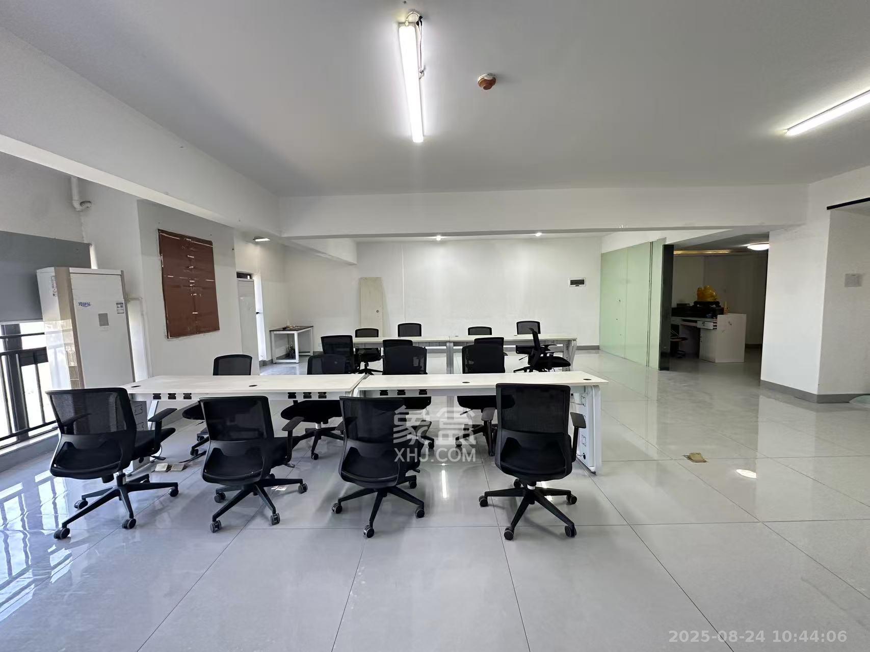 星大峰汇商务楼  2室2厅1卫    5000.0元/月 星大峰汇商务楼  2室2厅1卫    5000.0元/月室内图