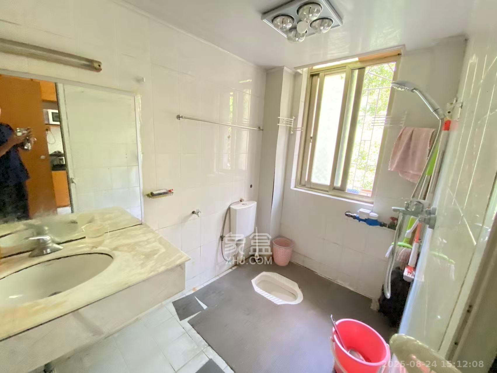 市委办公厅宿舍  3室2厅2卫    2800.0元/月室内图