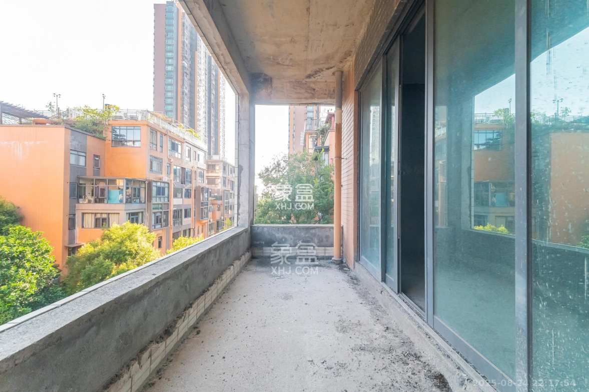 海伦春天 8室3厅5卫 258.0万 海伦春天 8室3厅5卫 258.0万阳台