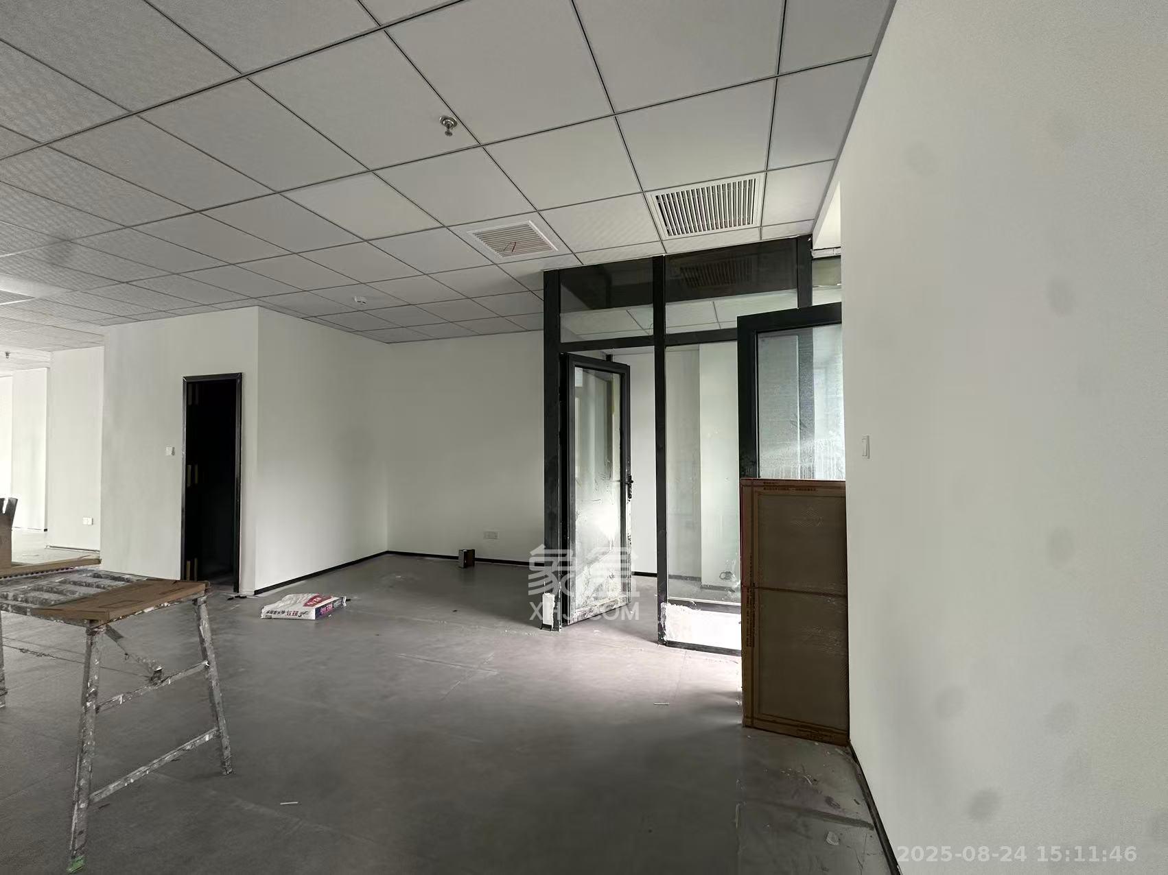 湘江颂 1室1厅1卫 9000.00元/月 湘江颂 1室1厅1卫 9000.00元/月室内图