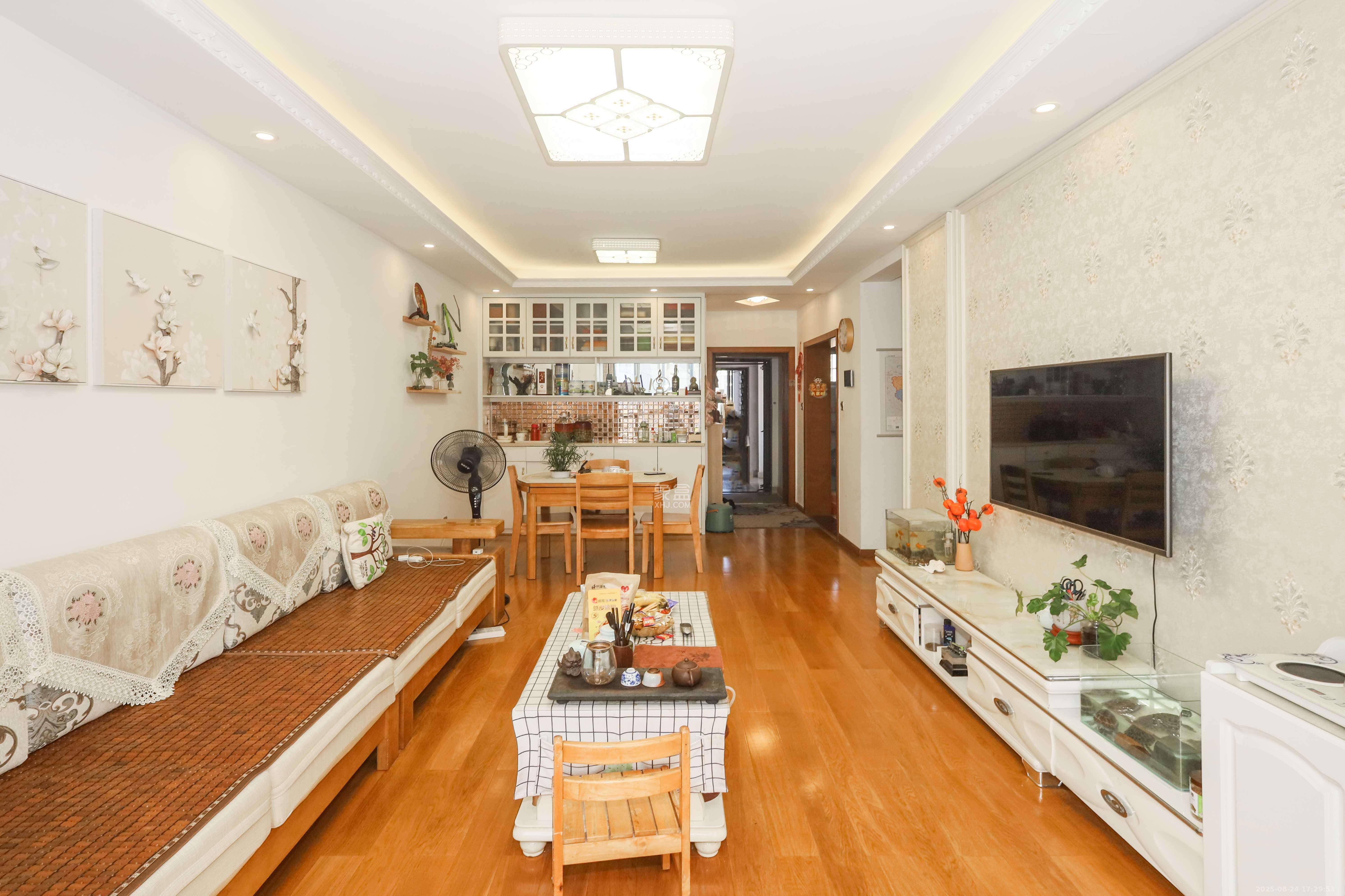 中国铁建梅溪青秀一期 3室2厅1卫 106.0万 中国铁建梅溪青秀一期 3室2厅1卫 106.0万客厅