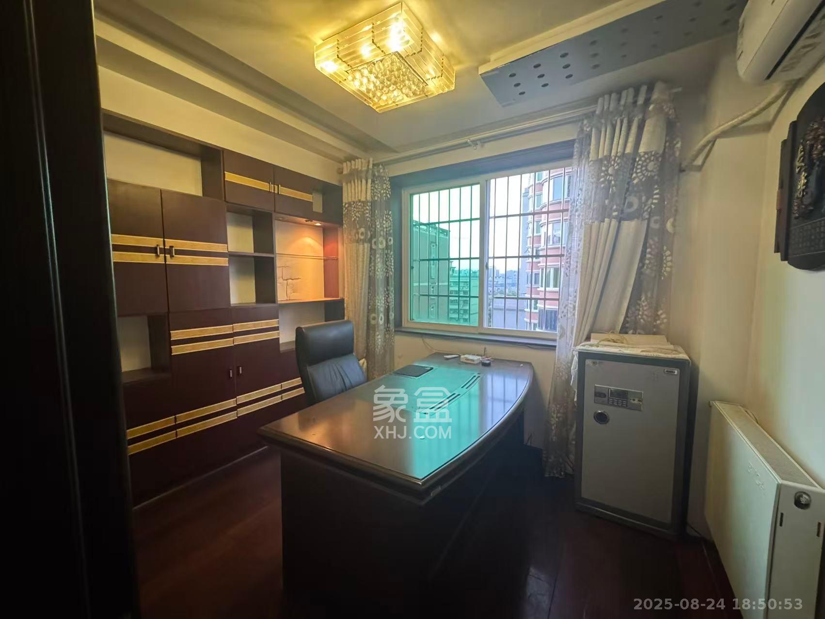 新华联家园  4室2厅2卫    4200.0元/月 新华联家园  4室2厅2卫    4200.0元/月室内图