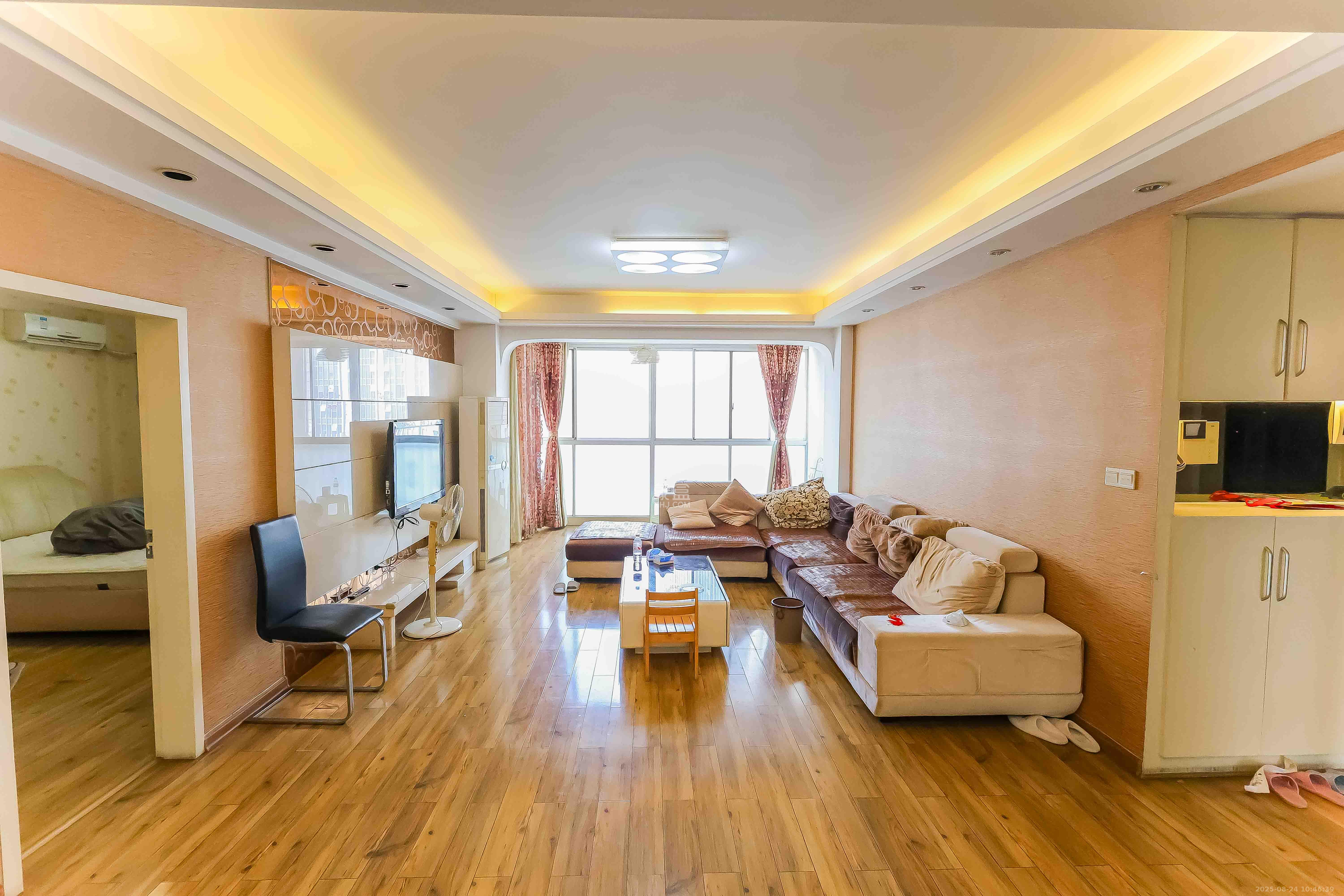 城市山水豪园（山水城市风景）  3室2厅2卫    110.0万客厅