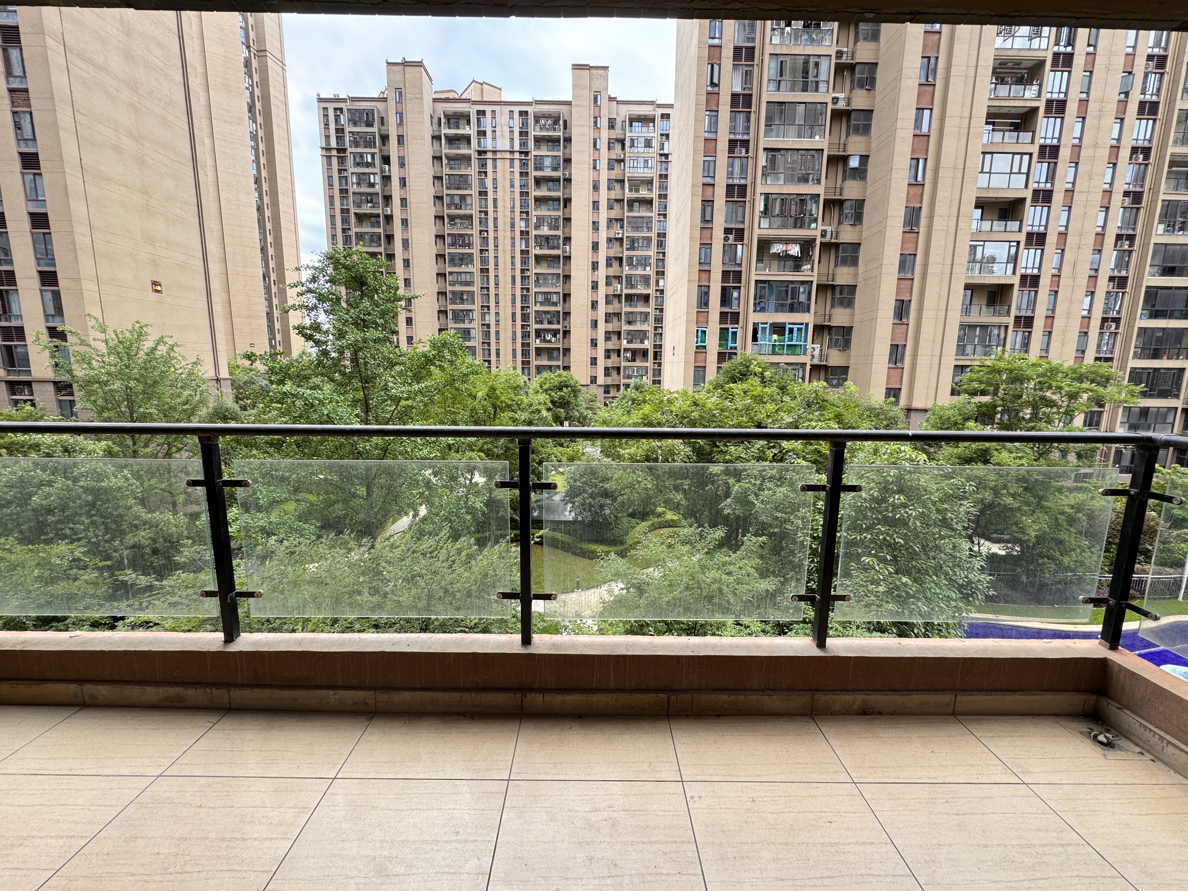 华耀碧桂园十里江湾天汇  4室2厅3卫    3000.0元/月室内图