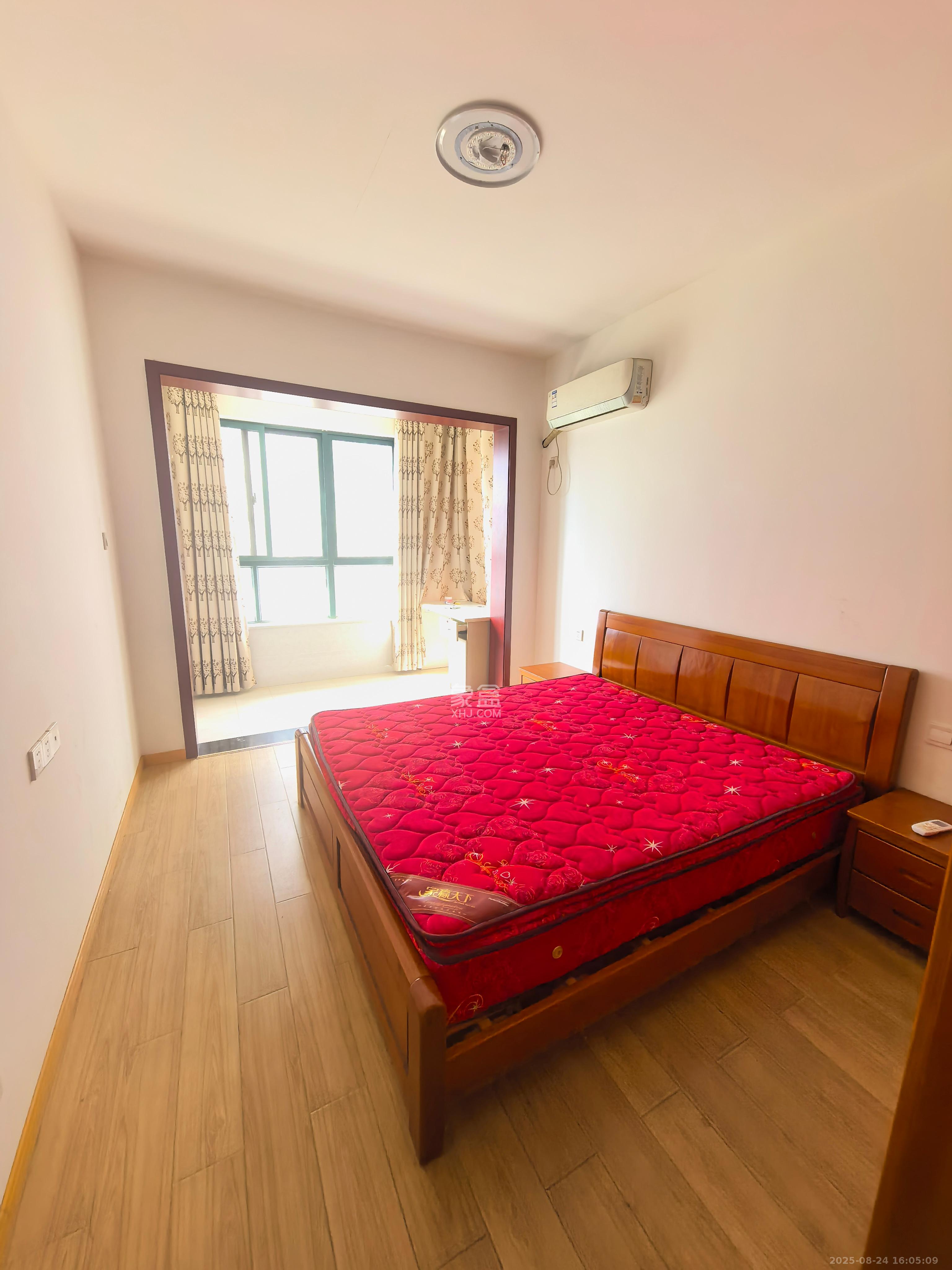 湖湘林语二期 3室2厅2卫 1700.0元/月 湖湘林语二期 3室2厅2卫 1700.0元/月室内图