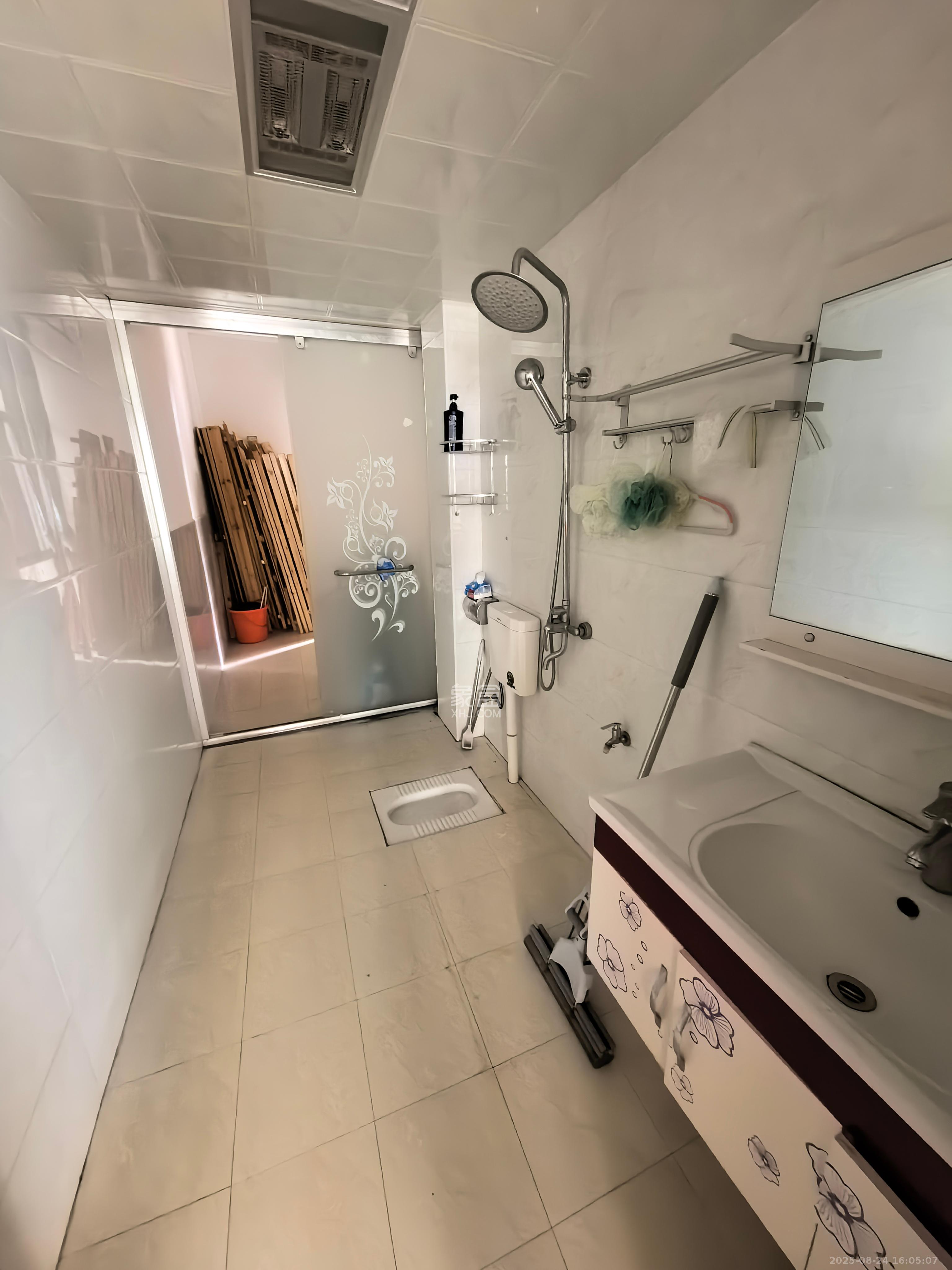 湖湘林语二期 3室2厅2卫 1700.0元/月 湖湘林语二期 3室2厅2卫 1700.0元/月室内图