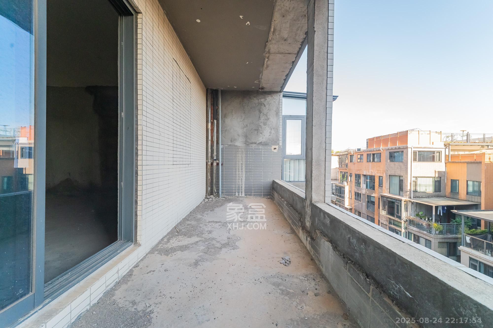 海伦春天 8室3厅5卫 258.0万 海伦春天 8室3厅5卫 258.0万阳台