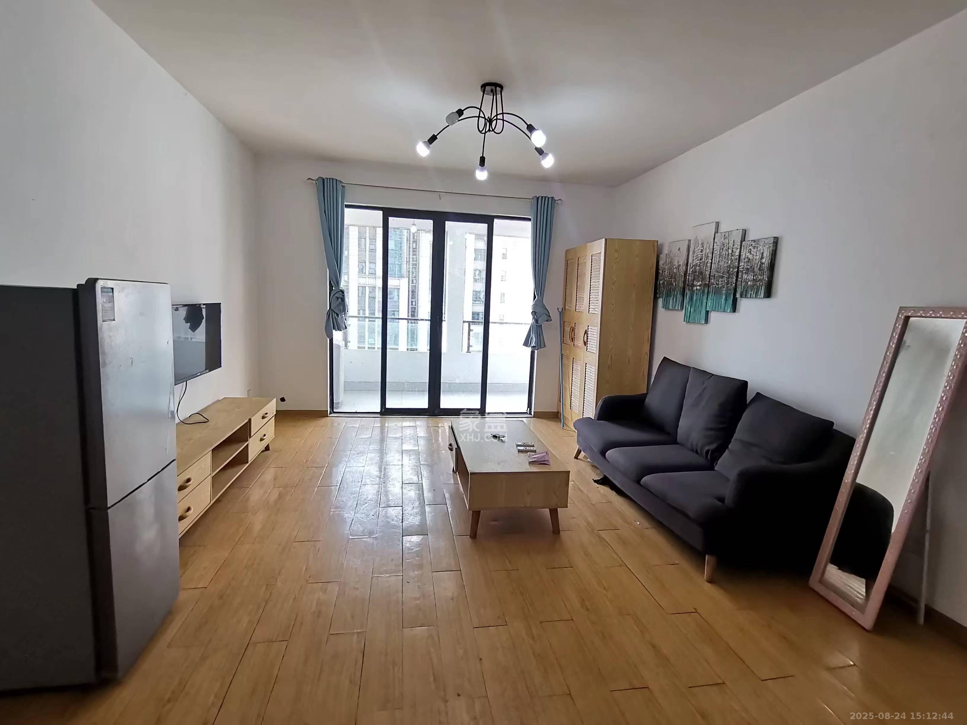 天鸿天府(天鸿中央大院) 4室2厅2卫 2600.0元/月 天鸿天府(天鸿中央大院) 4室2厅2卫 2600.0元/月室内图