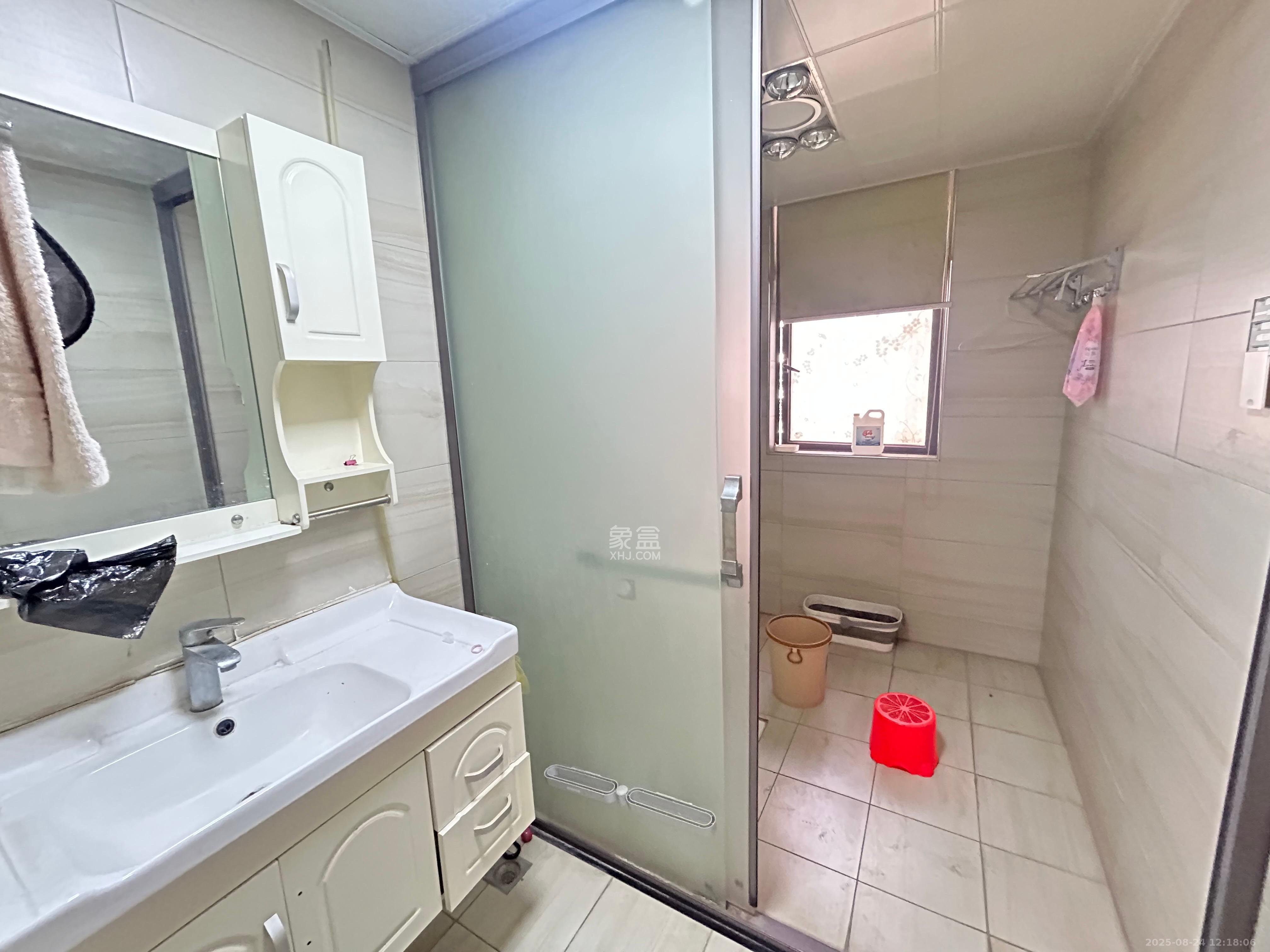 幸福庄园  4室2厅2卫    2200.0元/月 幸福庄园  4室2厅2卫    2200.0元/月室内图