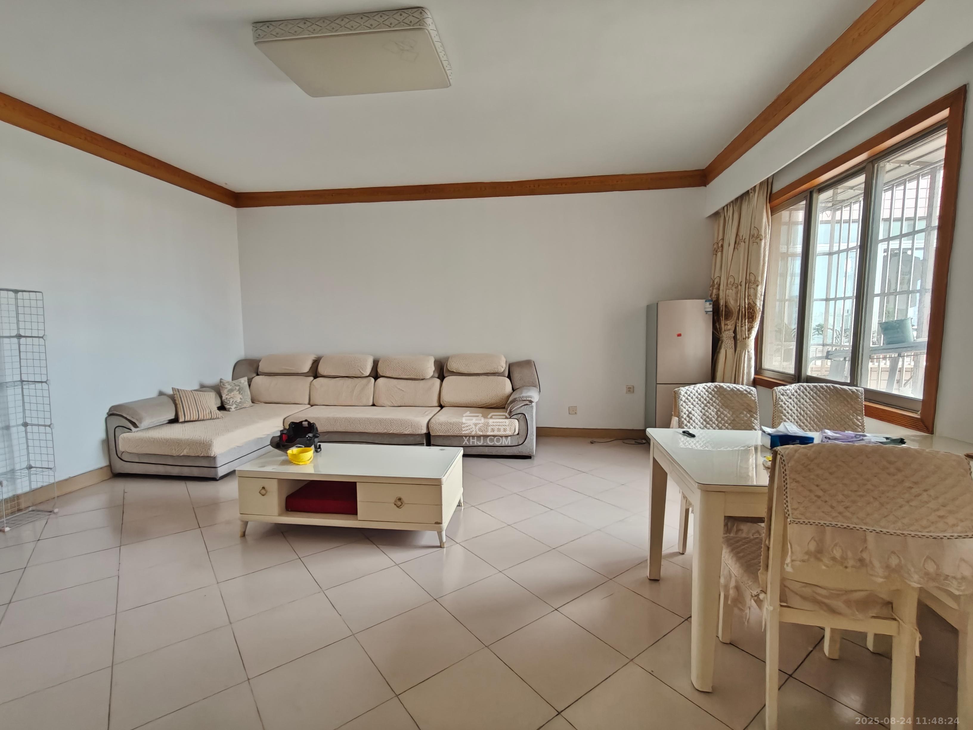 华天大酒店宿舍楼 3室1厅1卫 2800.0元/月 华天大酒店宿舍楼 3室1厅1卫 2800.0元/月室内图