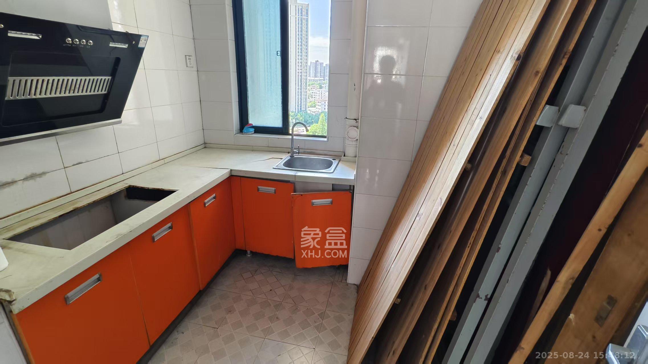 尊邸华庭 4室1厅1卫 2000.0元/月 尊邸华庭 4室1厅1卫 2000.0元/月室内图