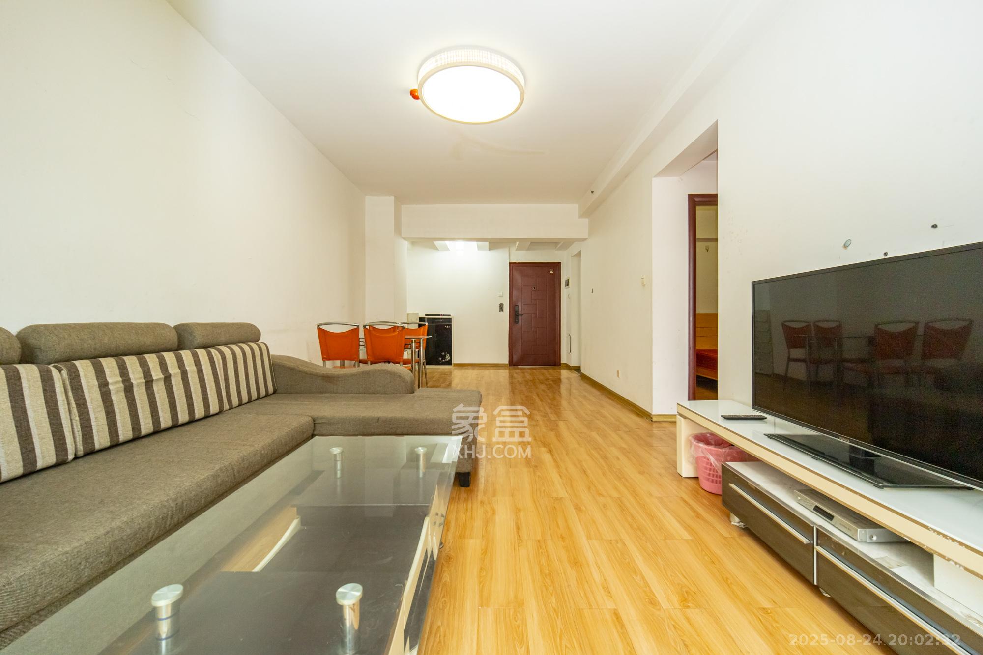 新长海广场 2室1厅1卫 36.8万 新长海广场 2室1厅1卫 36.8万客厅