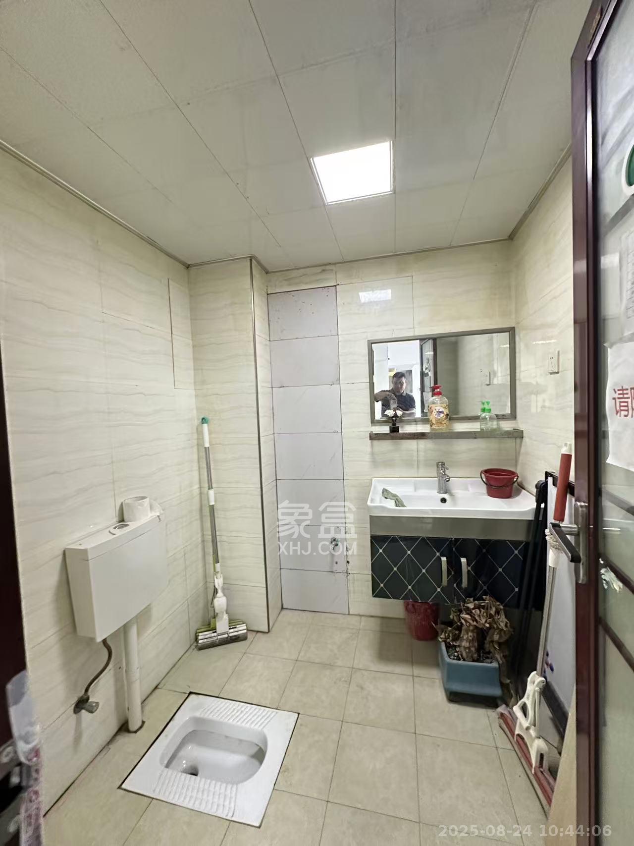 星大峰汇商务楼  2室2厅1卫    5000.0元/月 星大峰汇商务楼  2室2厅1卫    5000.0元/月室内图