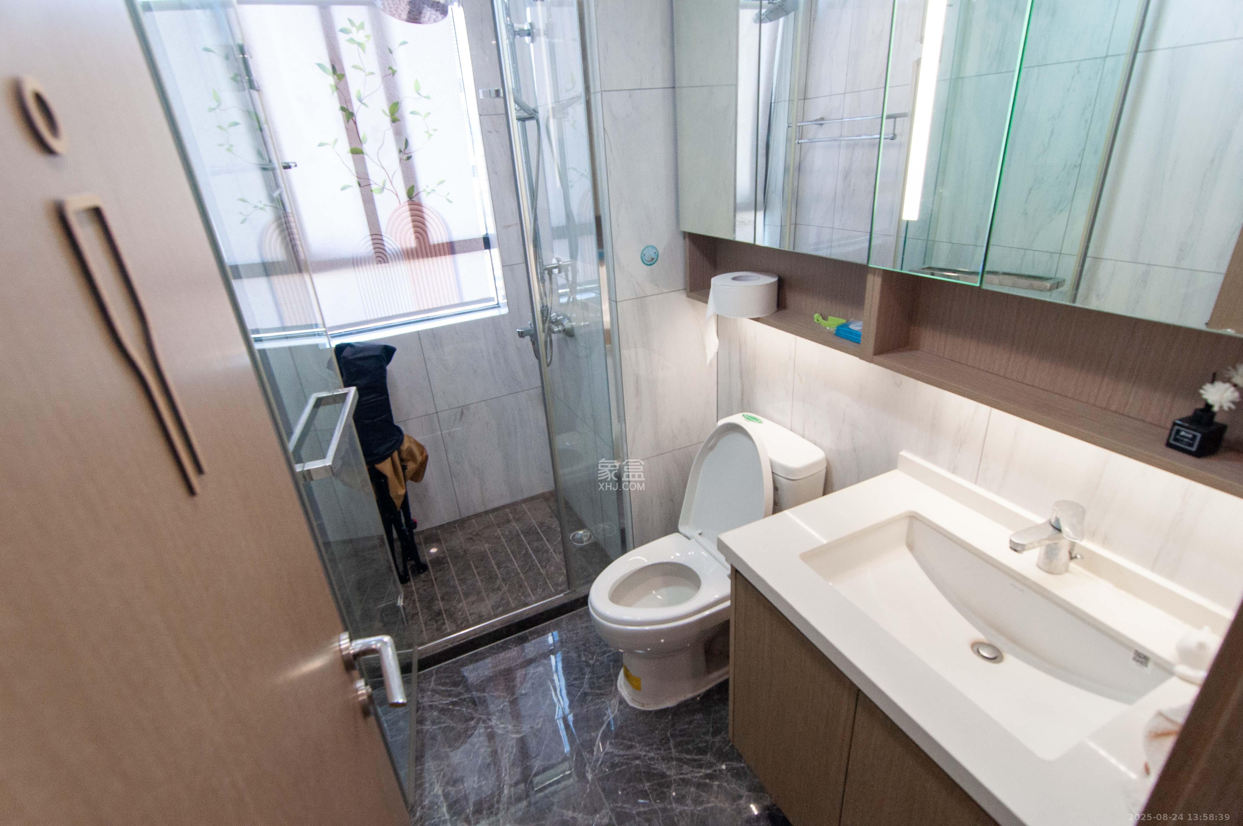 旭辉都会山 4室2厅3卫 328.0万 旭辉都会山 4室2厅3卫 328.0万卫生间