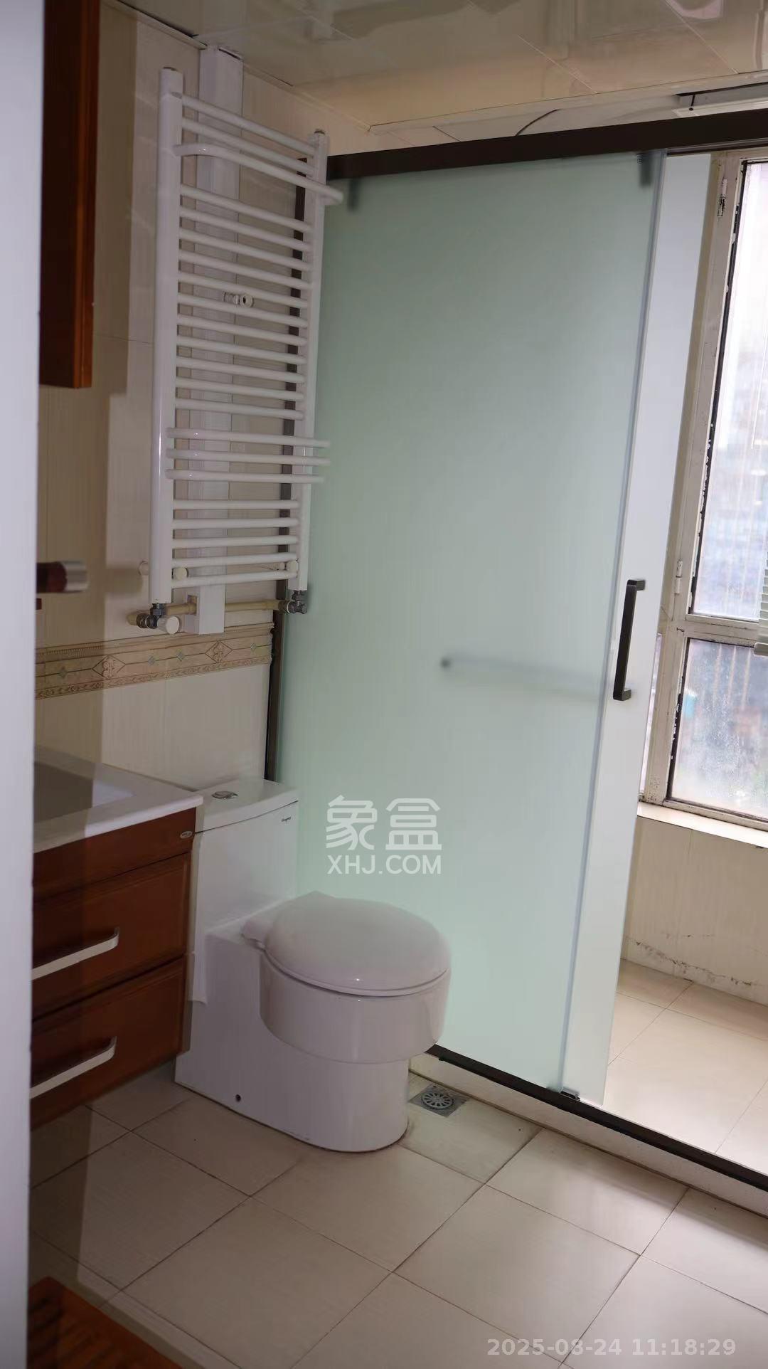 三万英尺  4室2厅2卫    5000.0元/月室内图