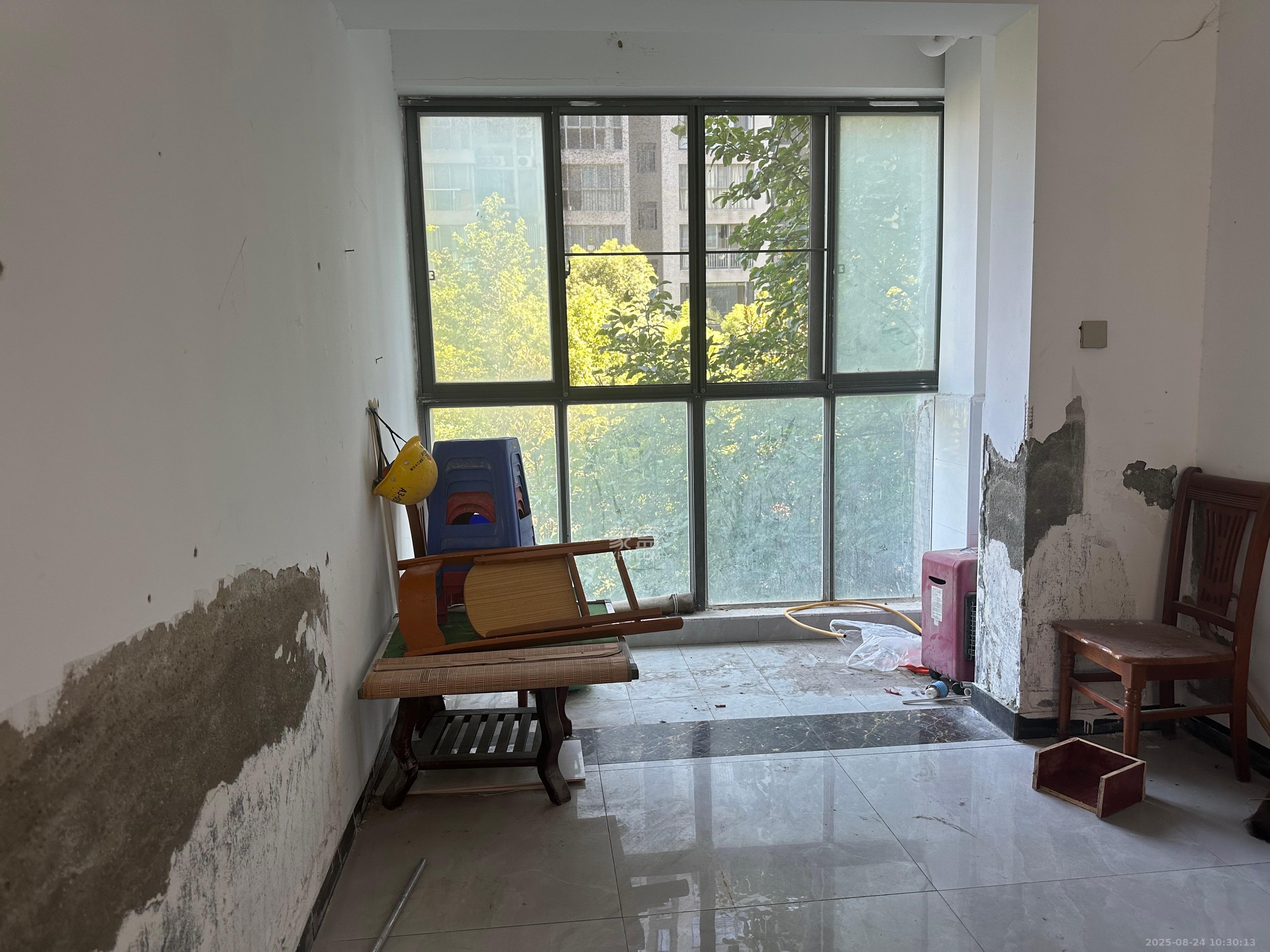 颐和佳园 3室2厅2卫 2300.00元/月 颐和佳园 3室2厅2卫 2300.00元/月室内图