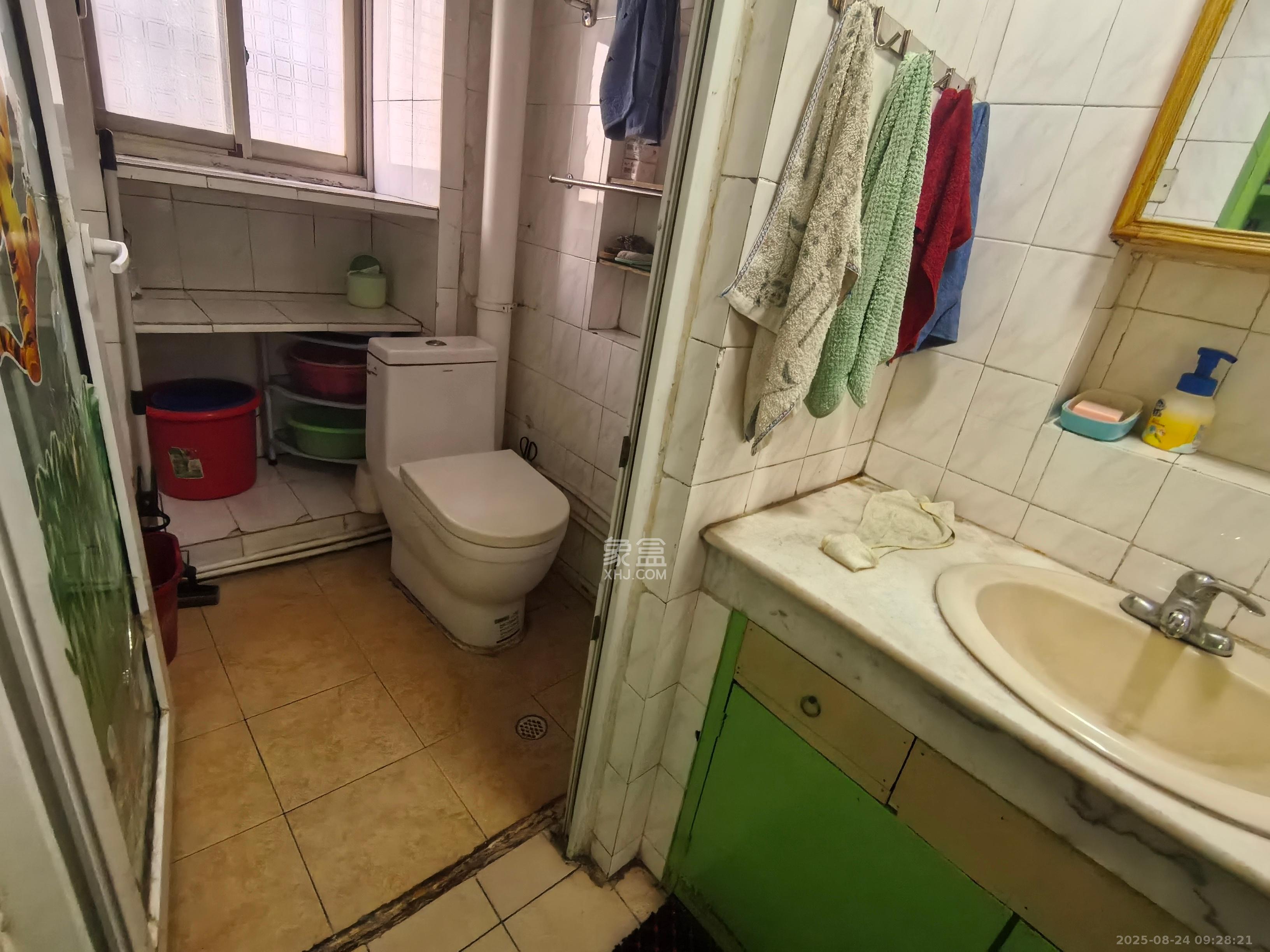 荷花园出租公司宿舍 2室2厅1卫 1800.0元/月 荷花园出租公司宿舍 2室2厅1卫 1800.0元/月室内图