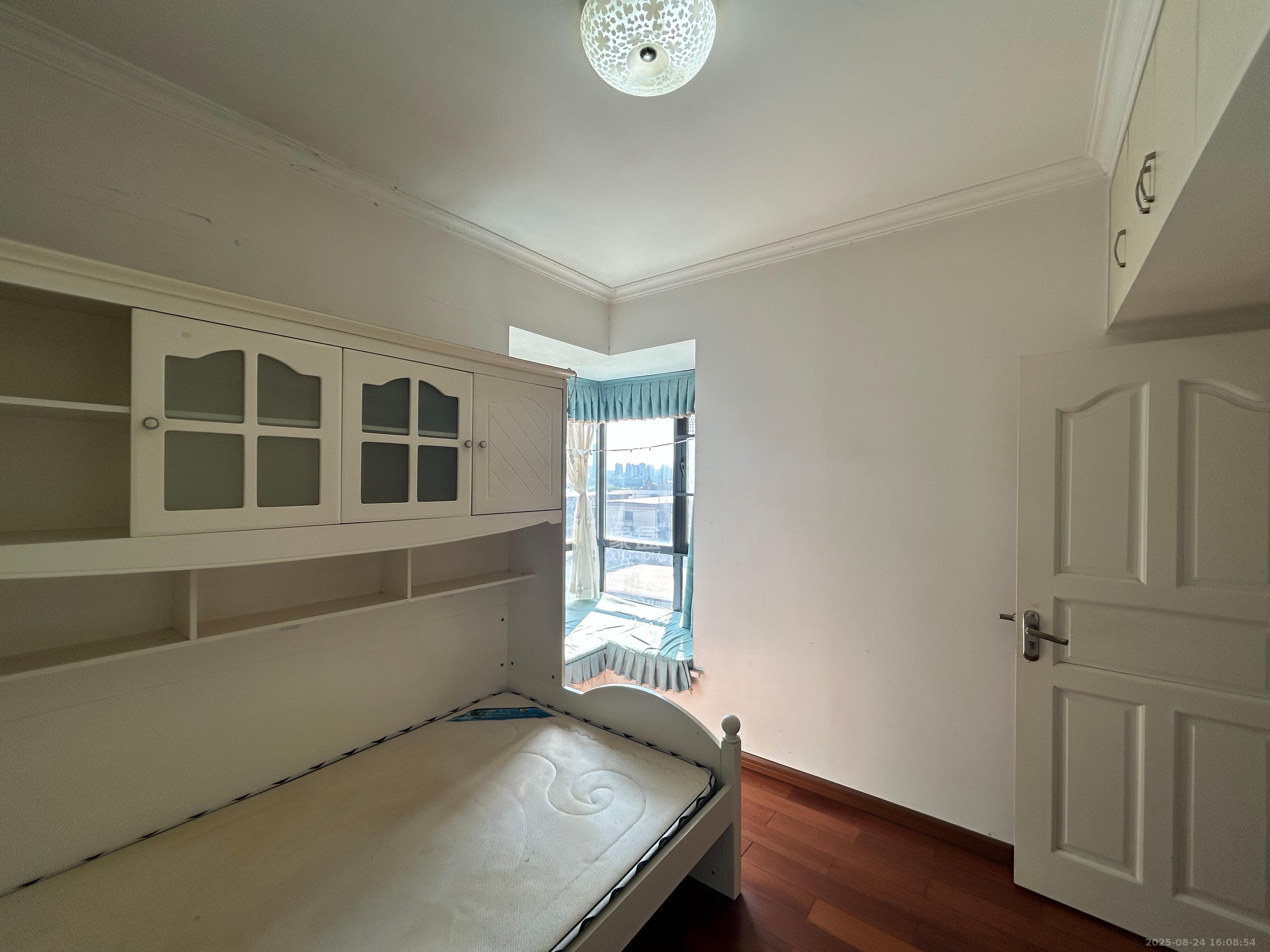 领航江阁  3室2厅2卫    2700.0元/月 领航江阁  3室2厅2卫    2700.0元/月室内图