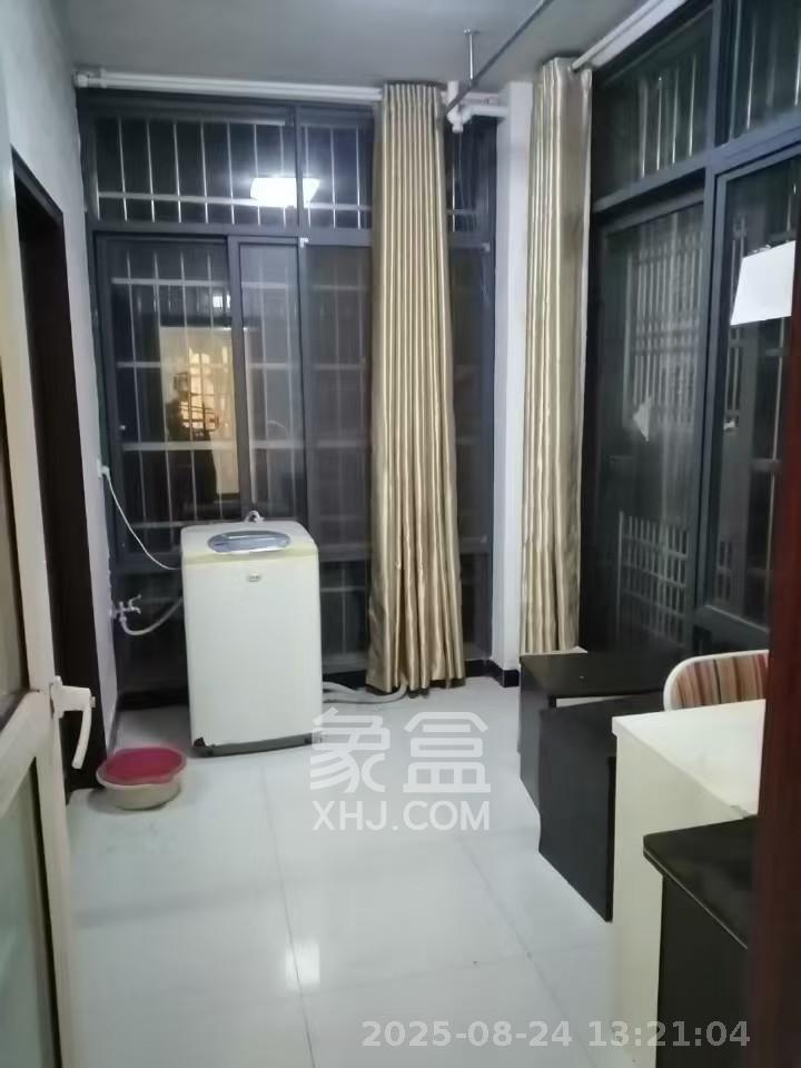 山水湾  3室2厅1卫    1600.0元/月 山水湾  3室2厅1卫    1600.0元/月室内图