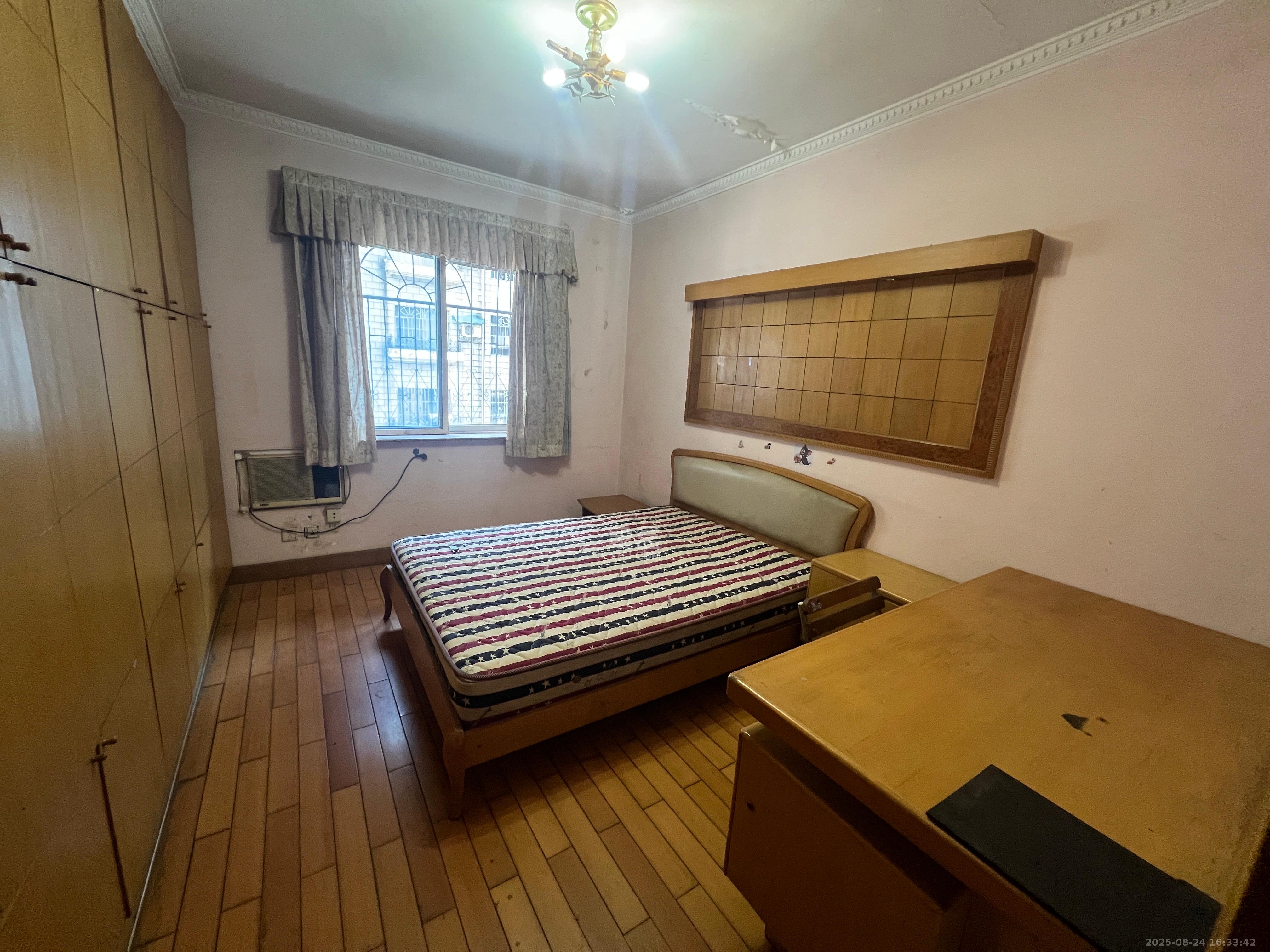 东风二村社区房 3室2厅2卫 2400.0元/月 东风二村社区房 3室2厅2卫 2400.0元/月室内图