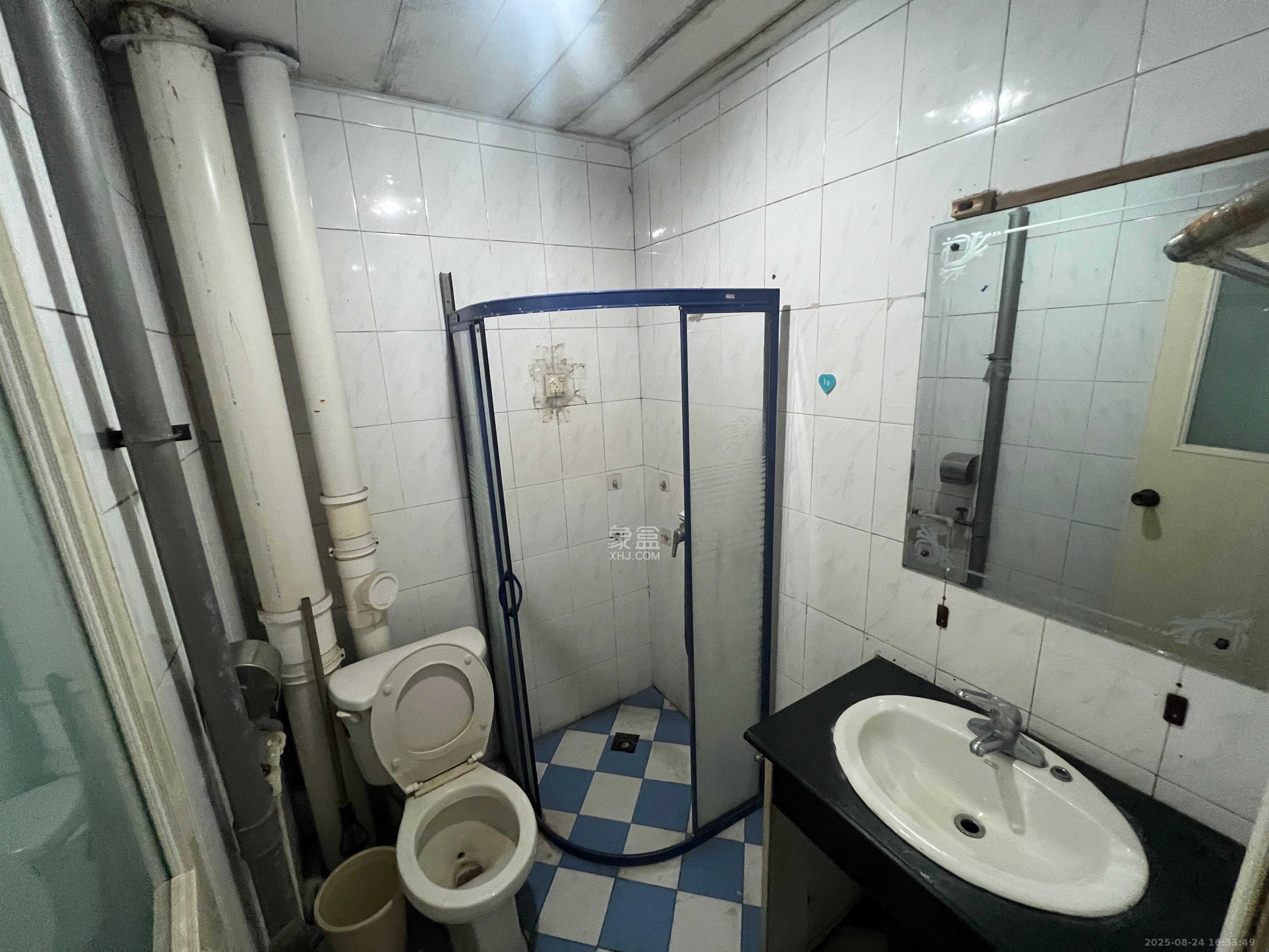 东风二村社区房 3室2厅2卫 2400.0元/月 东风二村社区房 3室2厅2卫 2400.0元/月室内图