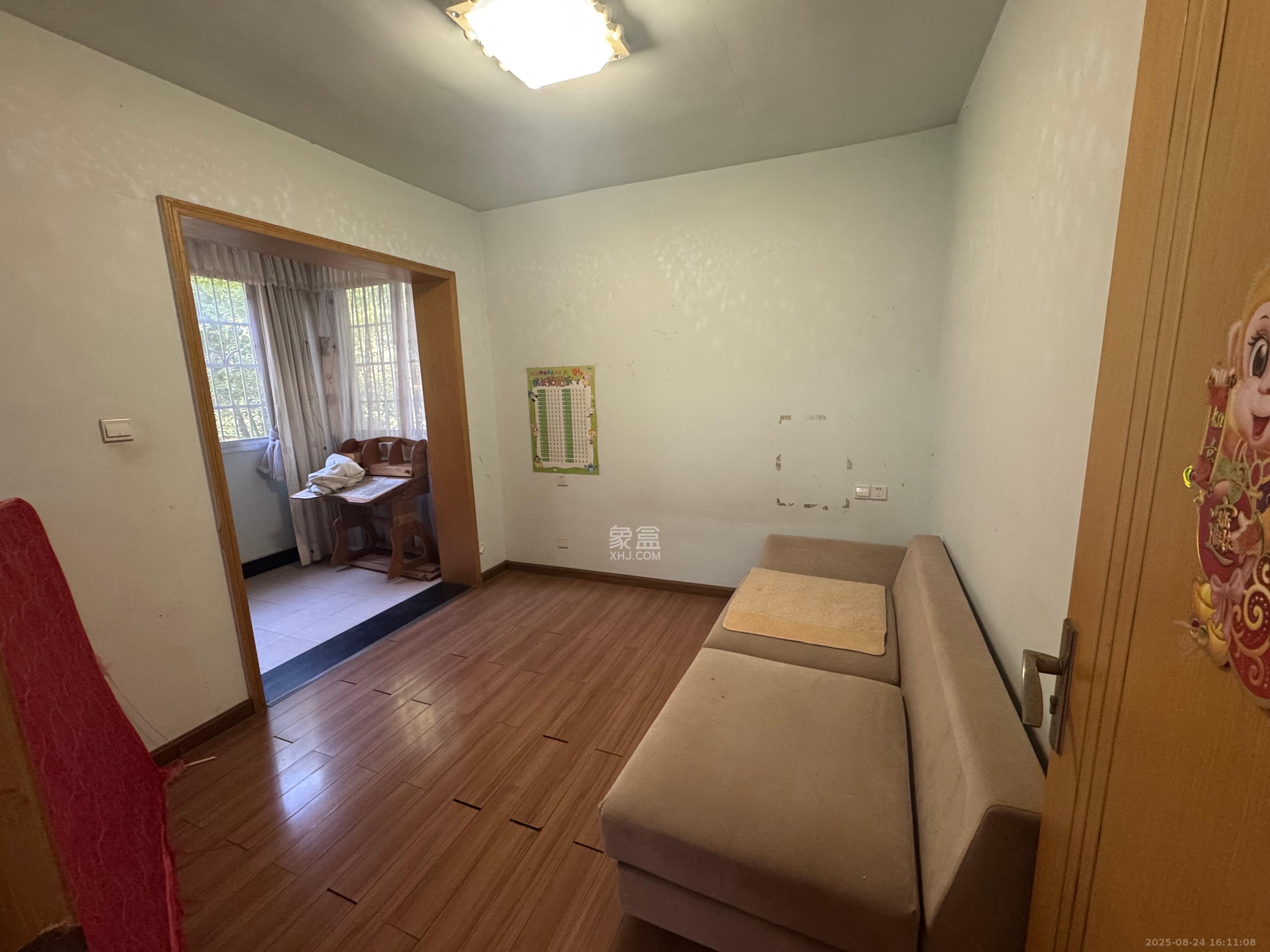 鄱阳小区  1室2厅1卫    1400.0元/月 鄱阳小区  1室2厅1卫    1400.0元/月室内图