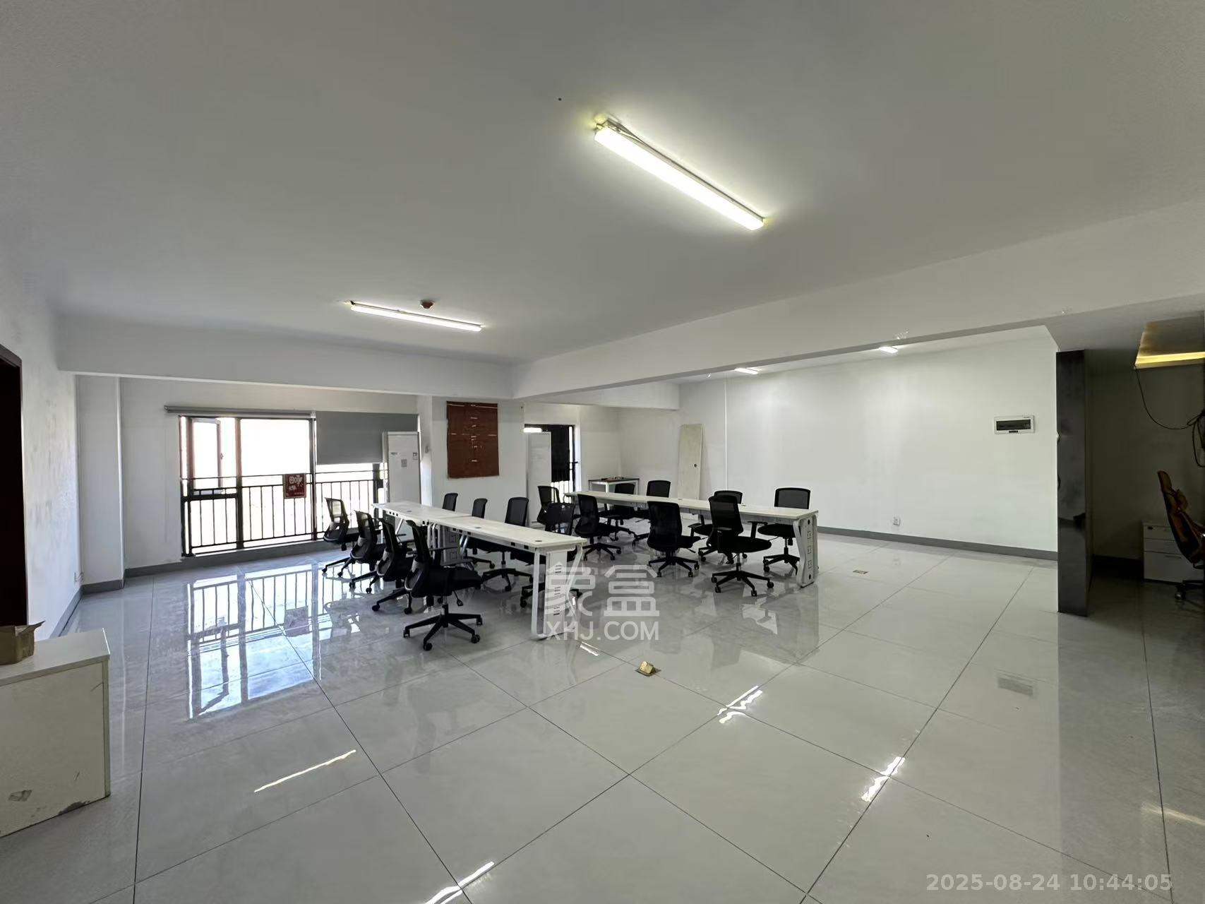 星大峰汇商务楼  2室2厅1卫    5000.0元/月 星大峰汇商务楼  2室2厅1卫    5000.0元/月室内图