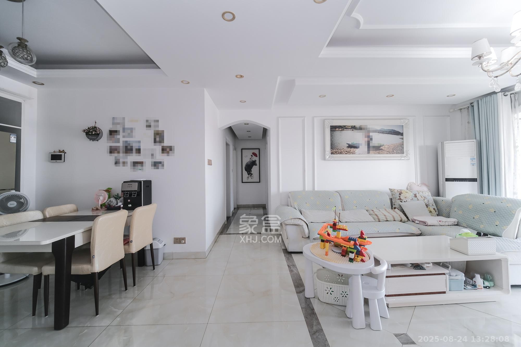 丰源国际  3室2厅2卫    81.0万客厅