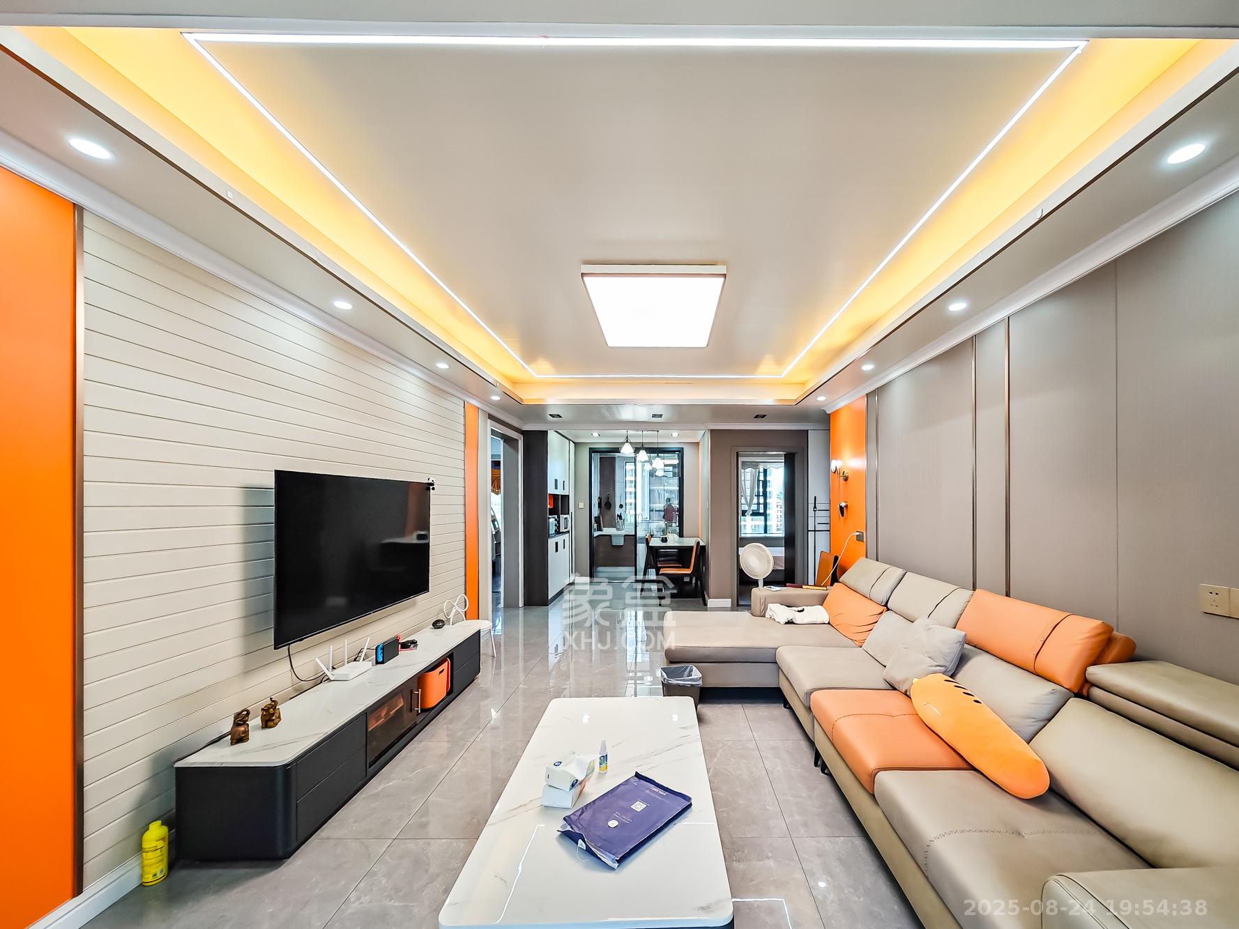 长沙融创城  3室2厅2卫    78.8万客厅