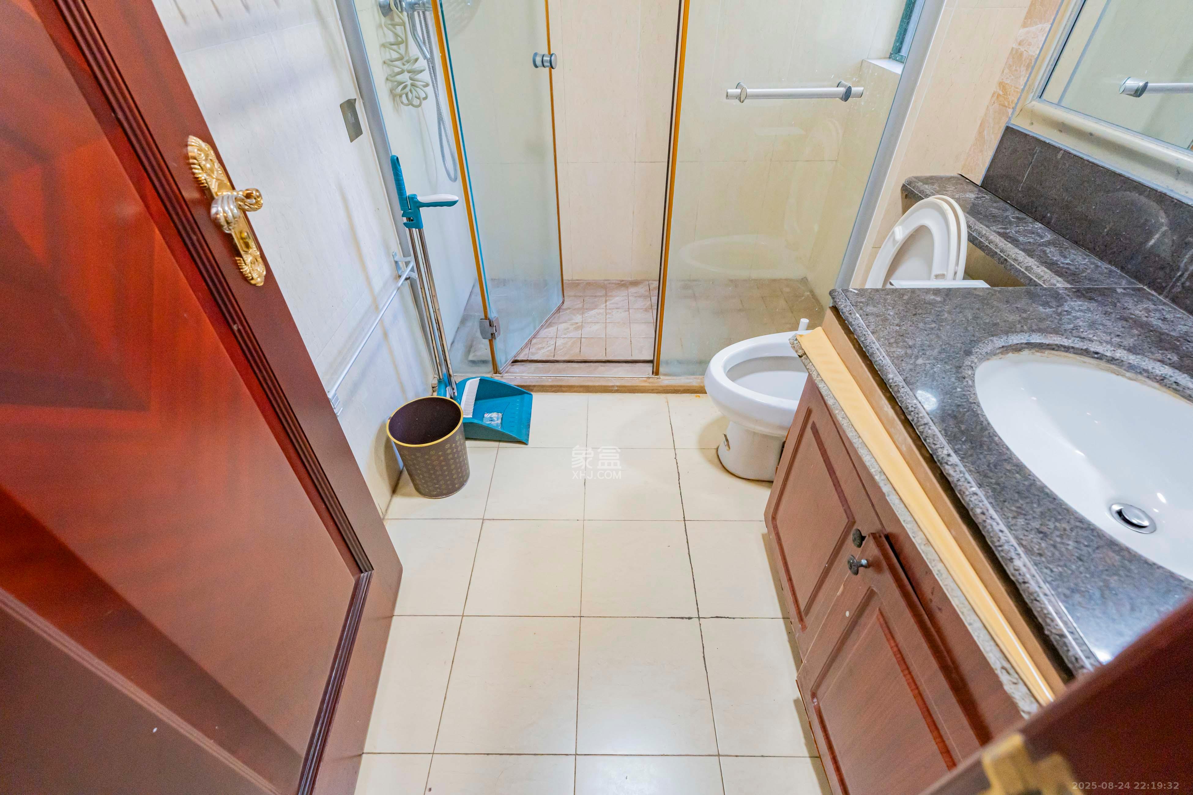 恒大雅苑 3室2厅2卫 118.0万 恒大雅苑 3室2厅2卫 118.0万卫生间