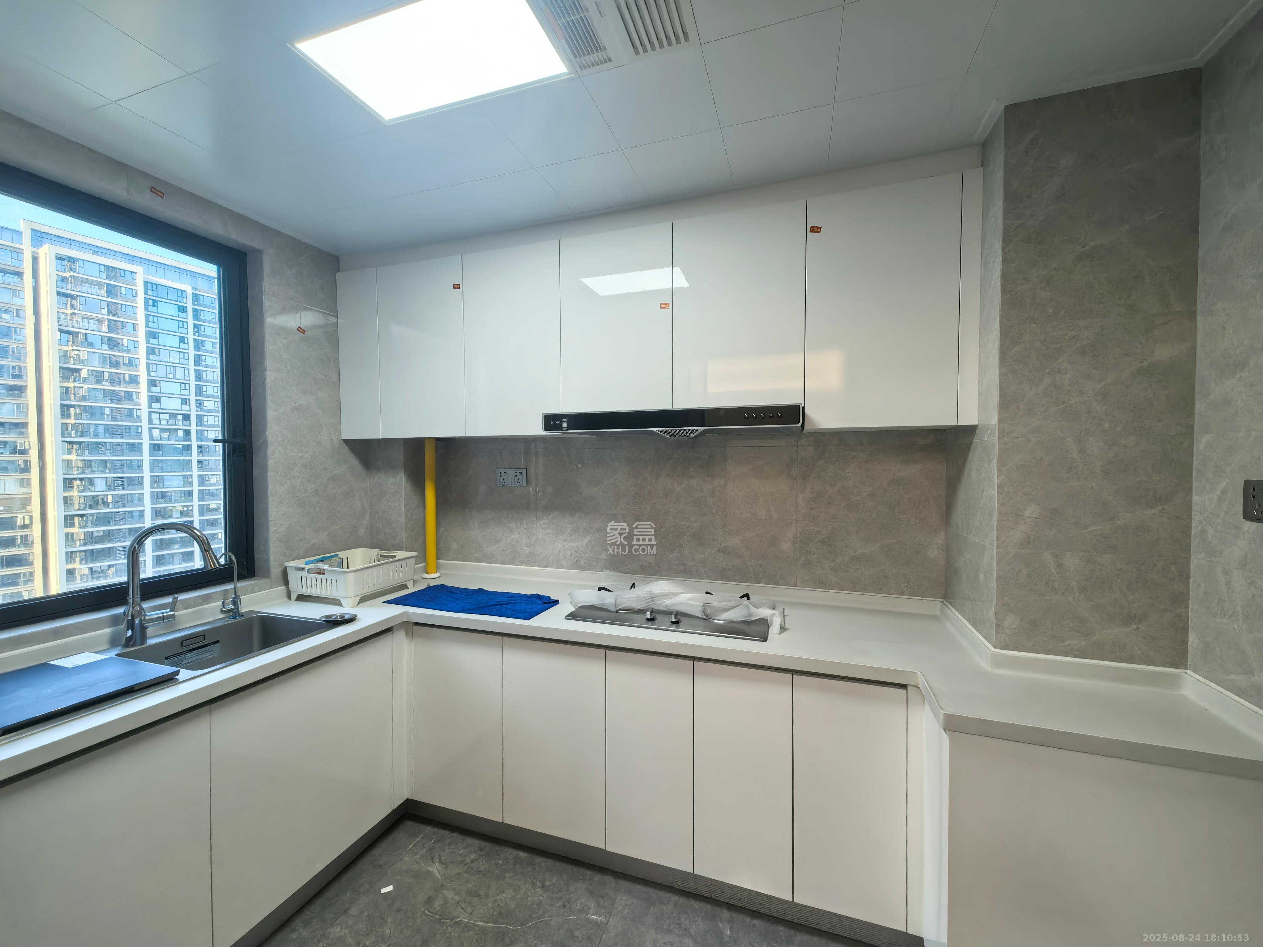 中海阅溪府 4室2厅2卫 3500.0元/月 中海阅溪府 4室2厅2卫 3500.0元/月室内图