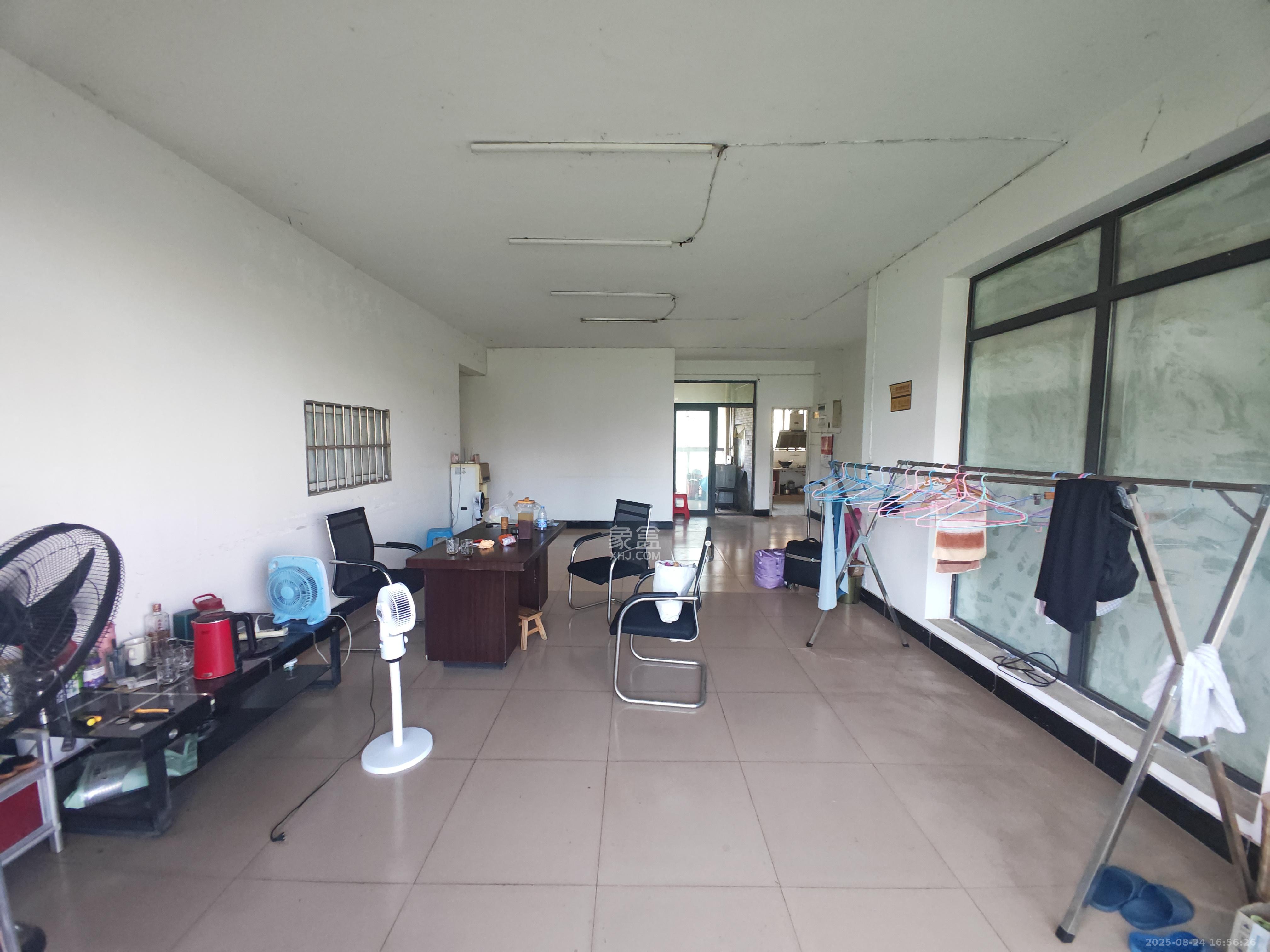 梦网景园  3室2厅2卫    2300.0元/月室内图