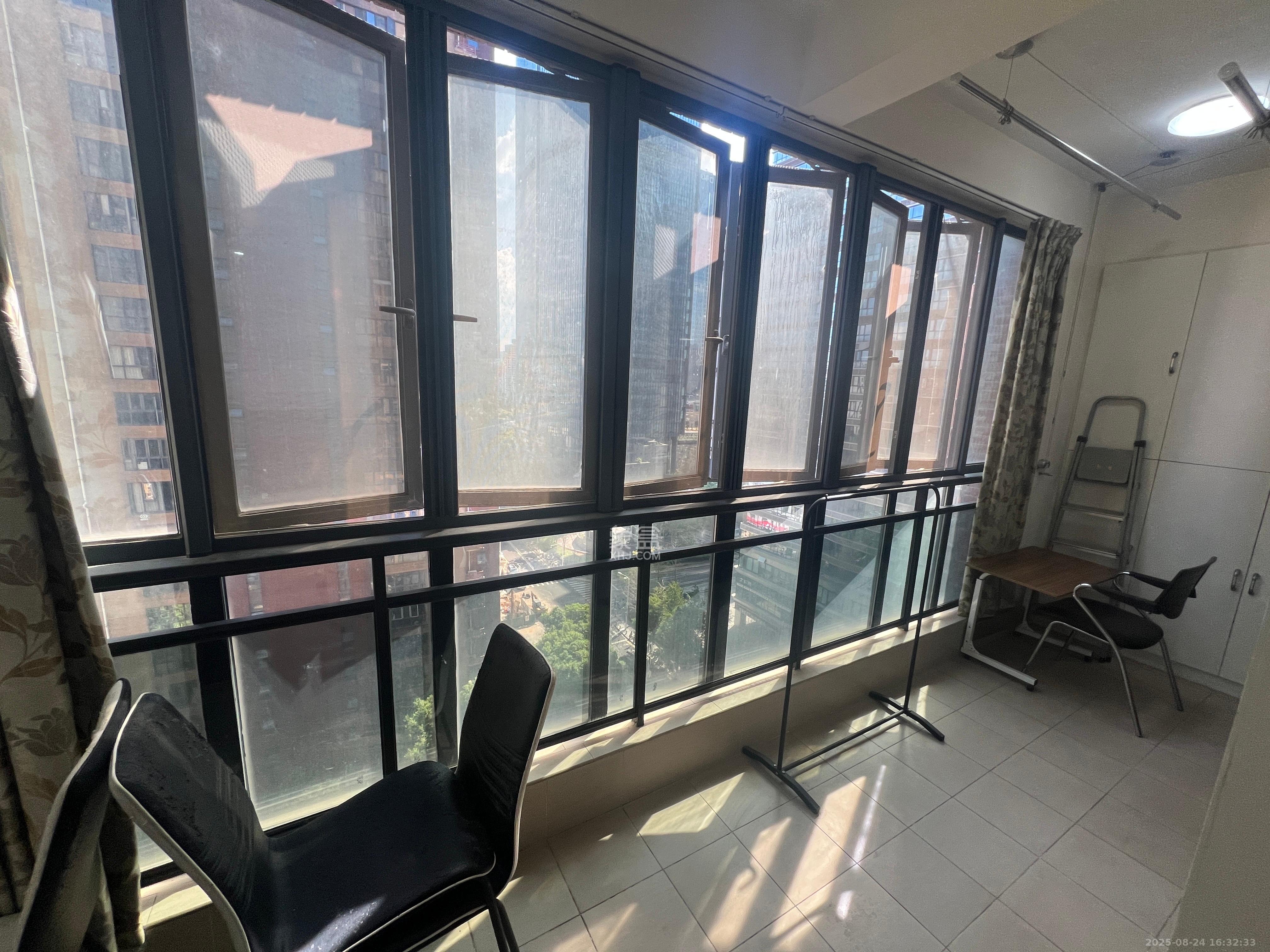 公园9号  1室2厅1卫    3700.0元/月室内图