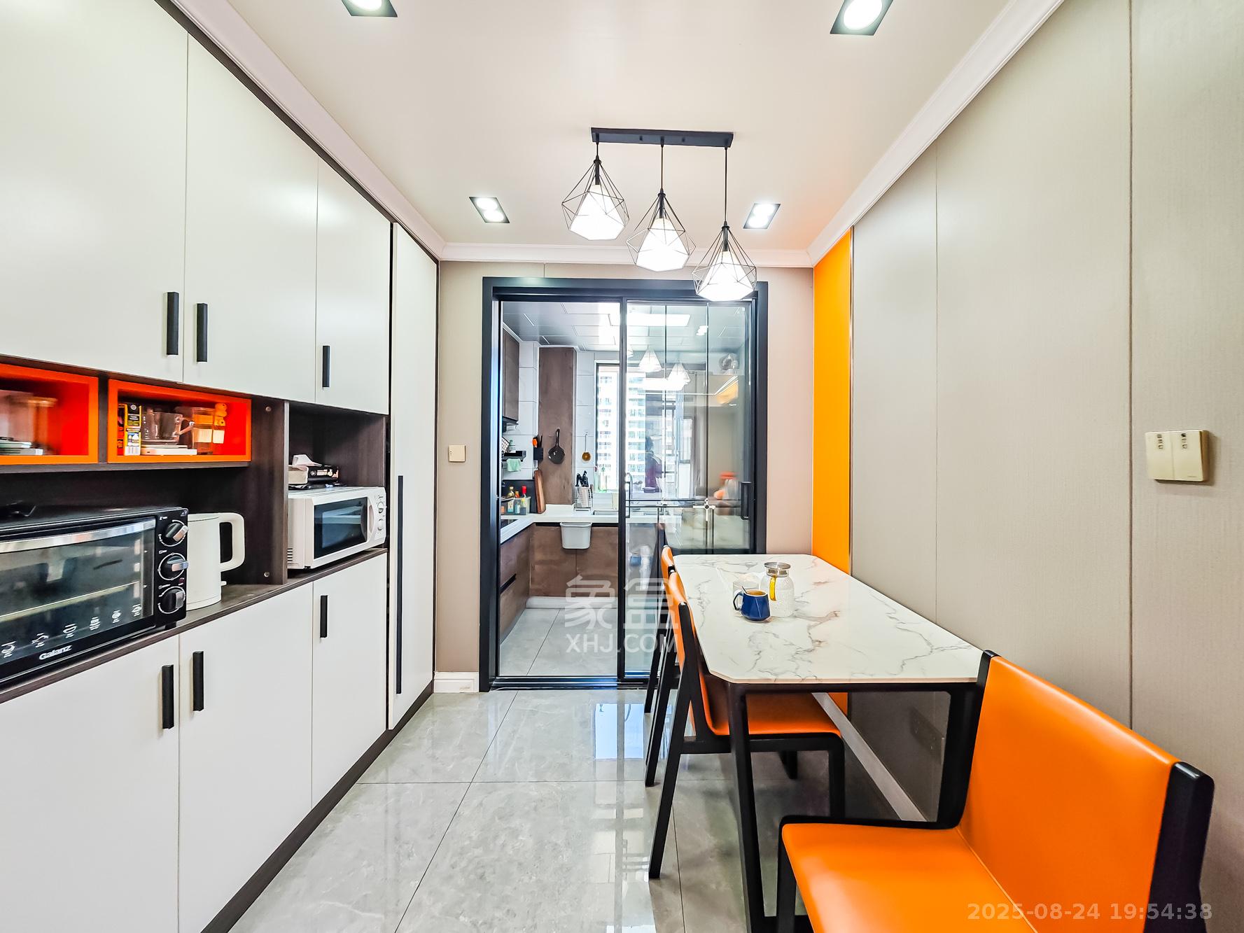 长沙融创城  3室2厅2卫    78.8万客厅