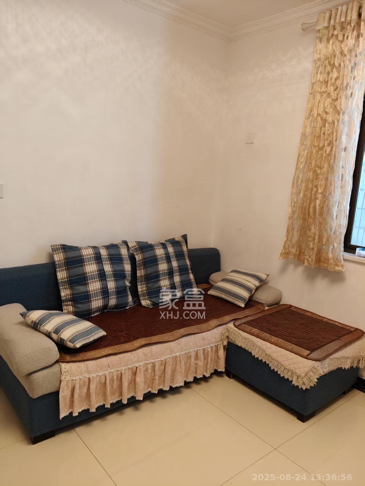 芙蓉广场农行单位宿舍  2室1厅1卫    2600.0元/月 芙蓉广场农行单位宿舍  2室1厅1卫    2600.0元/月室内图