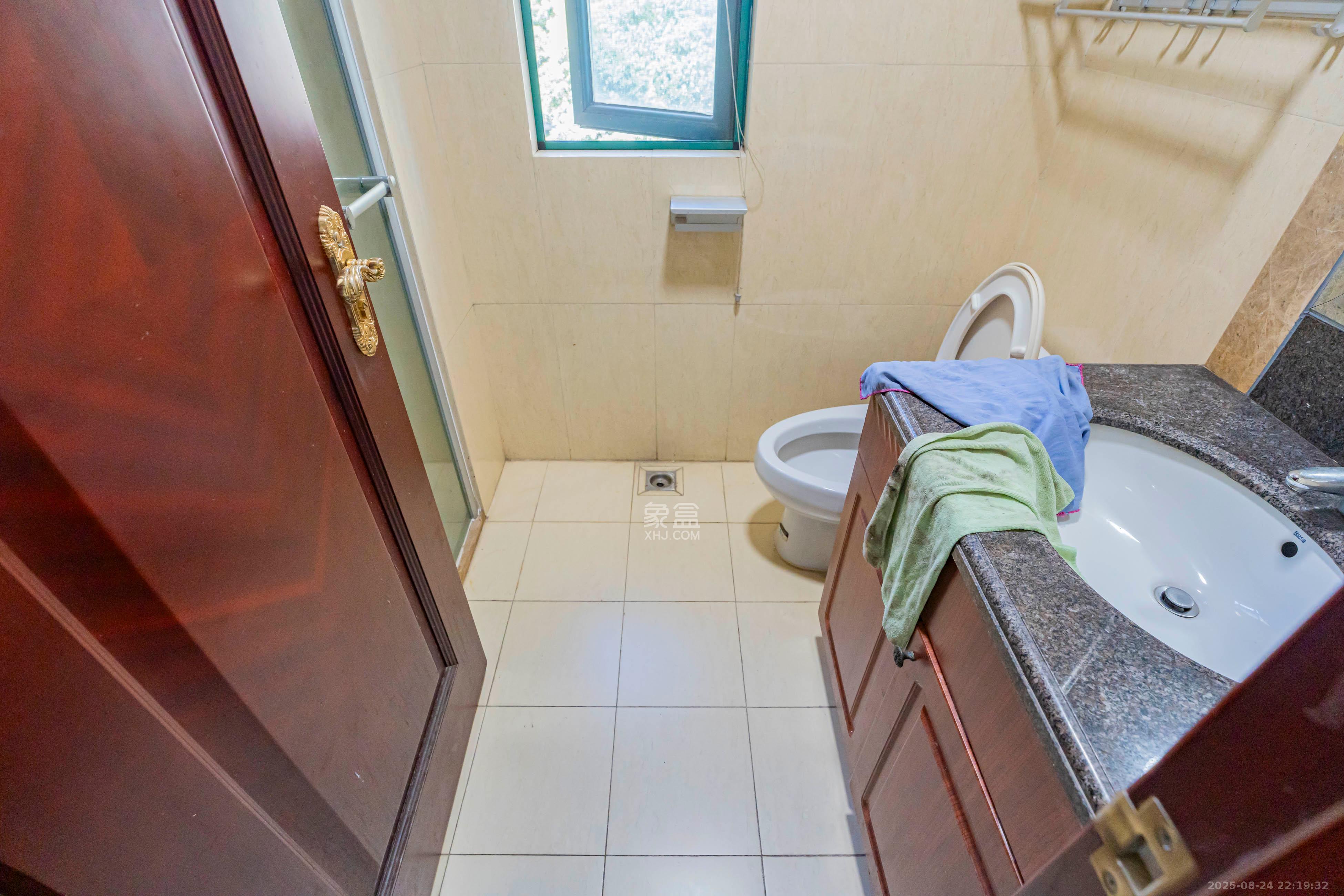 恒大雅苑 3室2厅2卫 118.0万 恒大雅苑 3室2厅2卫 118.0万卫生间