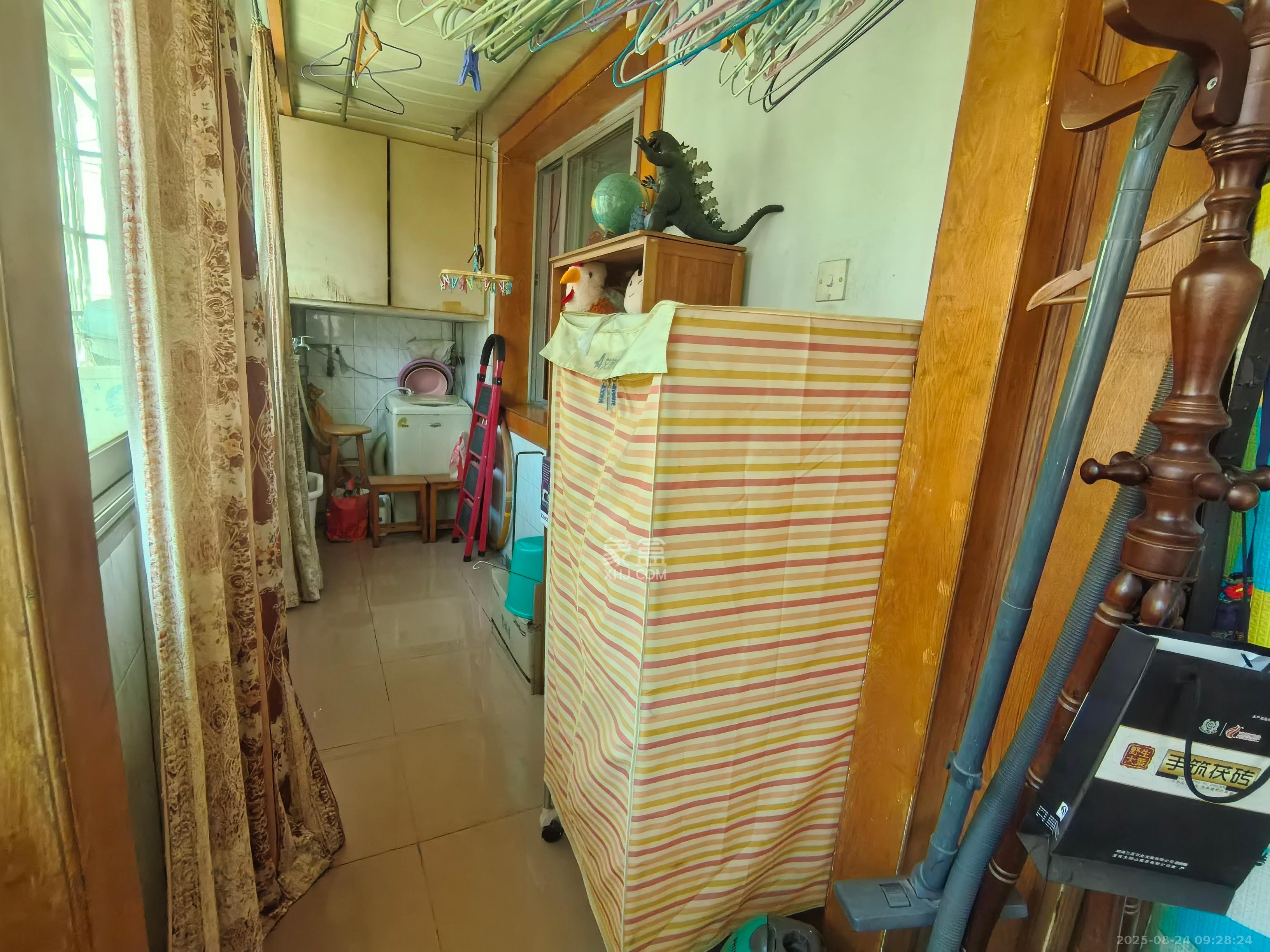 荷花园出租公司宿舍 2室2厅1卫 1800.0元/月 荷花园出租公司宿舍 2室2厅1卫 1800.0元/月室内图