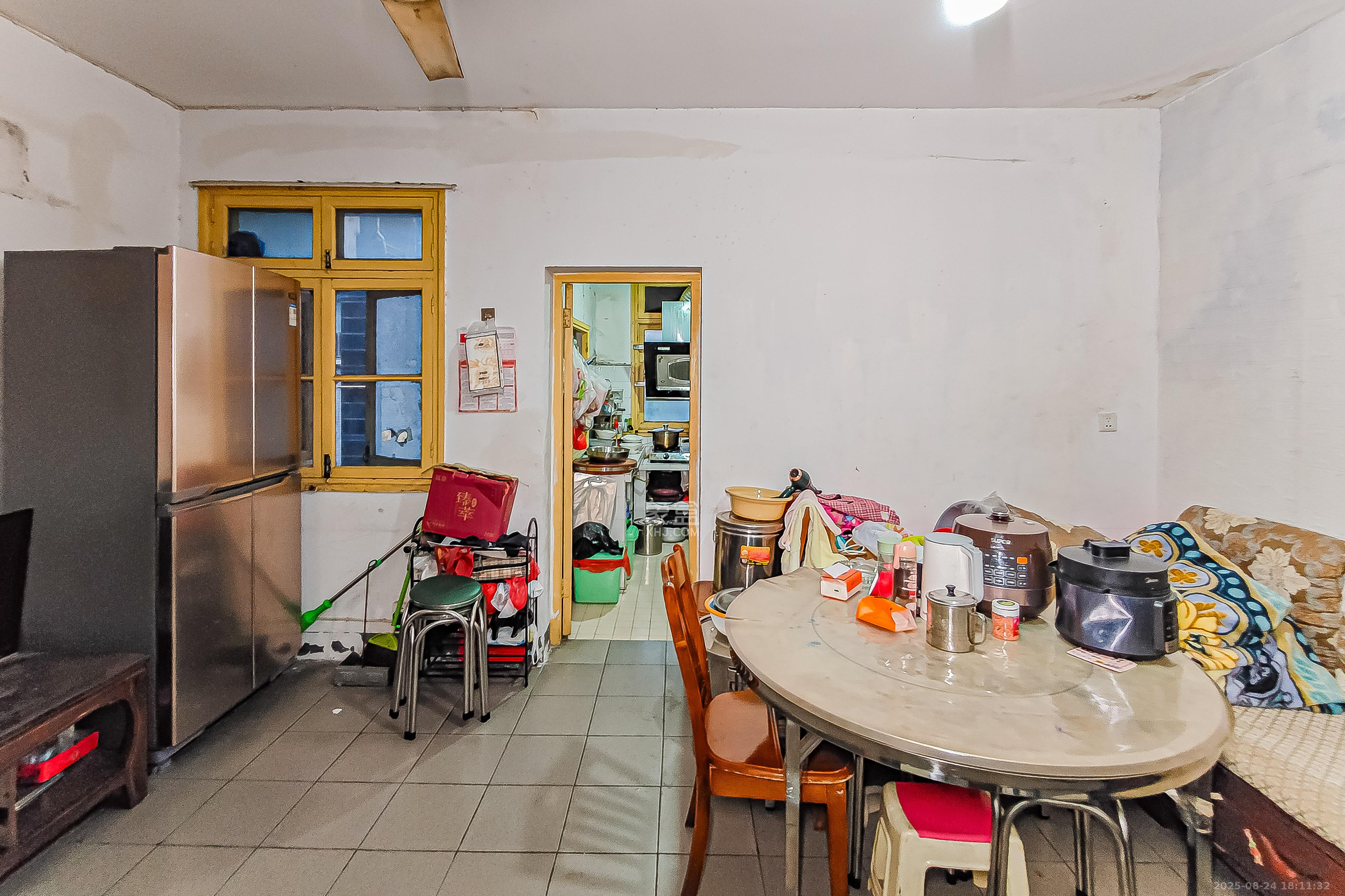 化油器厂宿舍  2室2厅1卫    43.6万 化油器厂宿舍  2室2厅1卫    43.6万客厅