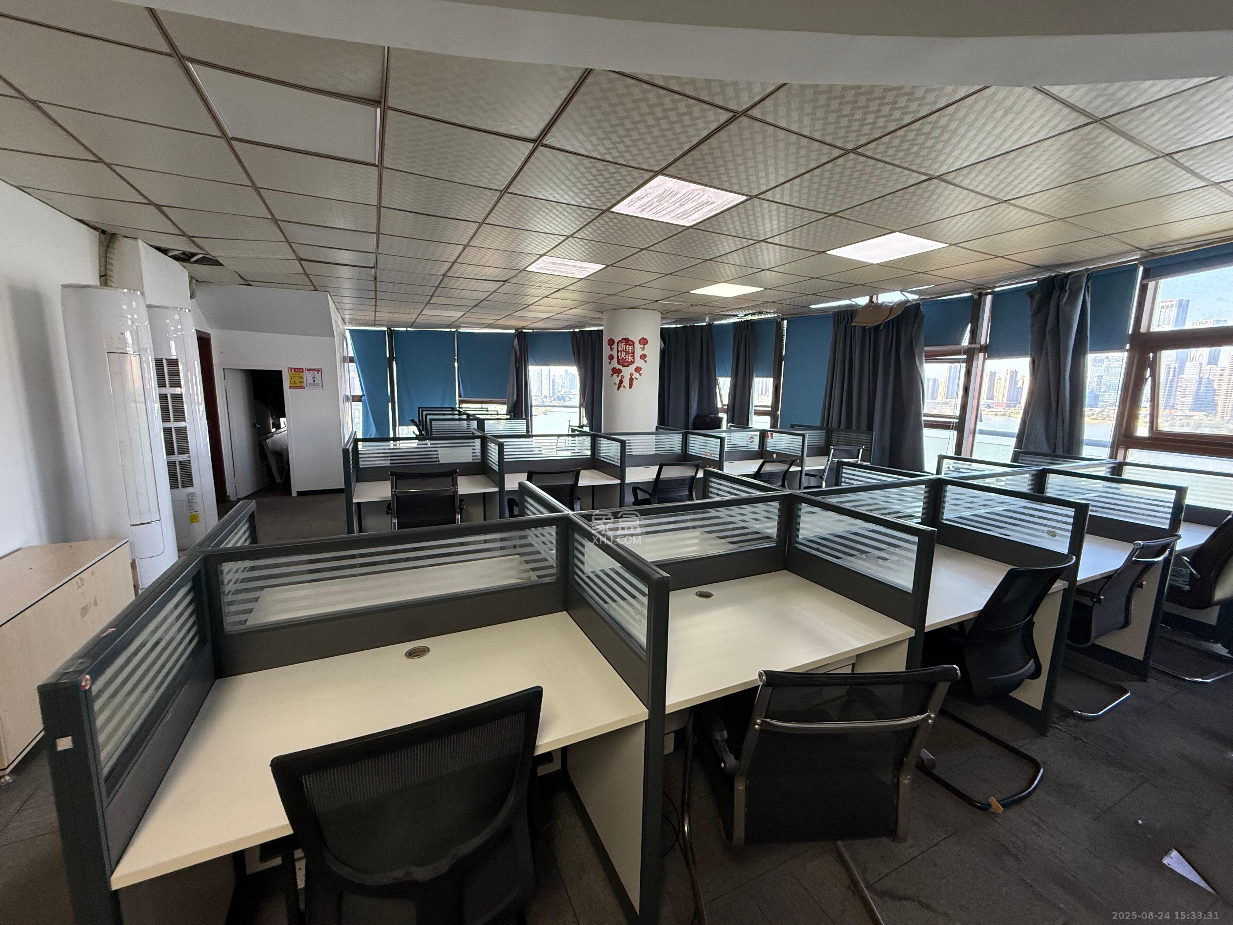 湘江世纪城富湾国际  5室2厅2卫    8600.0元/月 湘江世纪城富湾国际  5室2厅2卫    8600.0元/月室内图