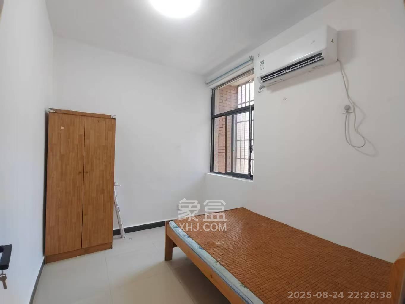 黄鹤小区4片  2室2厅1卫    1600.0元/月 黄鹤小区4片  2室2厅1卫    1600.0元/月室内图